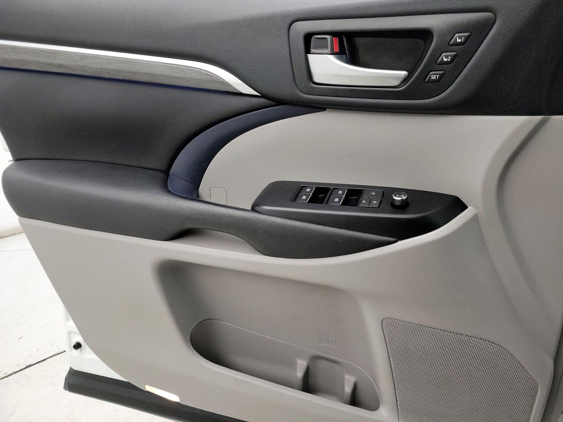 Thumbnail: 2018 Toyota Highlander - 12