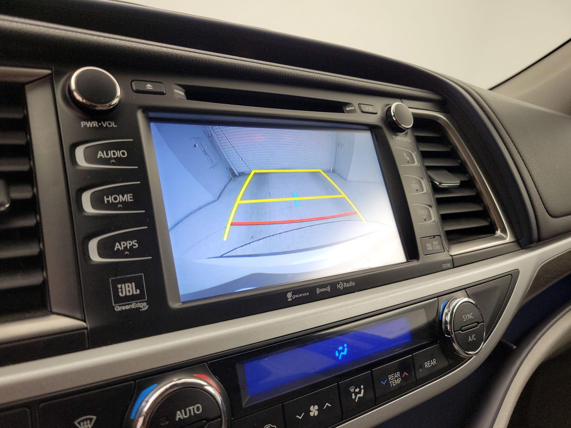 Thumbnail: 2018 Toyota Highlander - 14