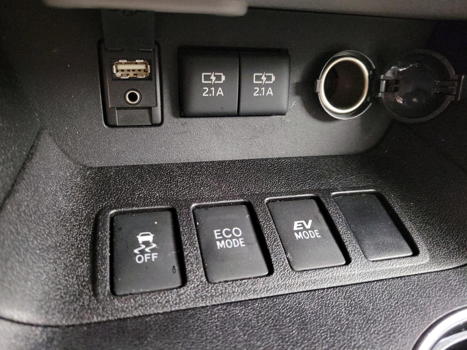 Thumbnail: 2018 Toyota Highlander - 18