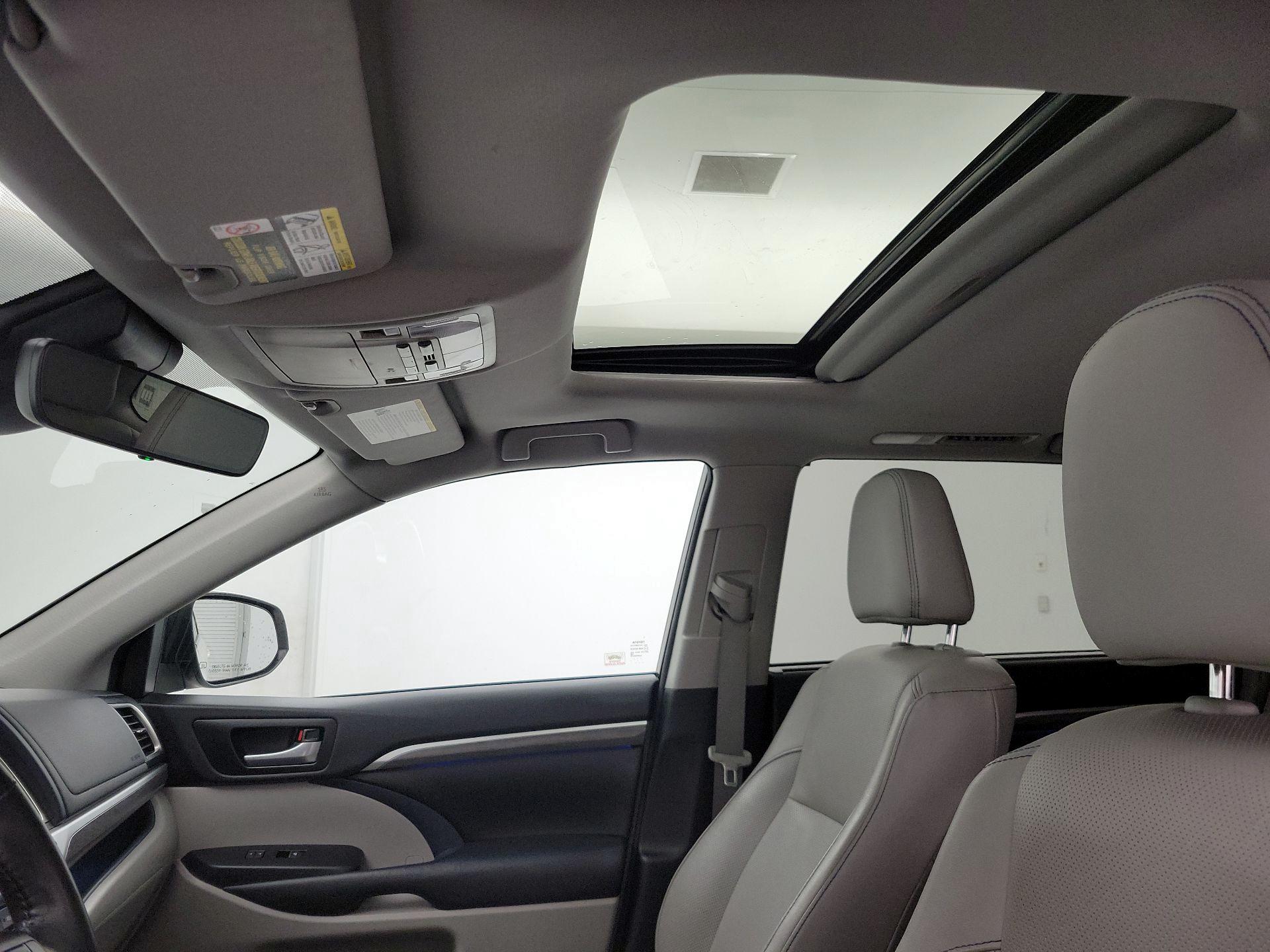 Thumbnail: 2018 Toyota Highlander - 19