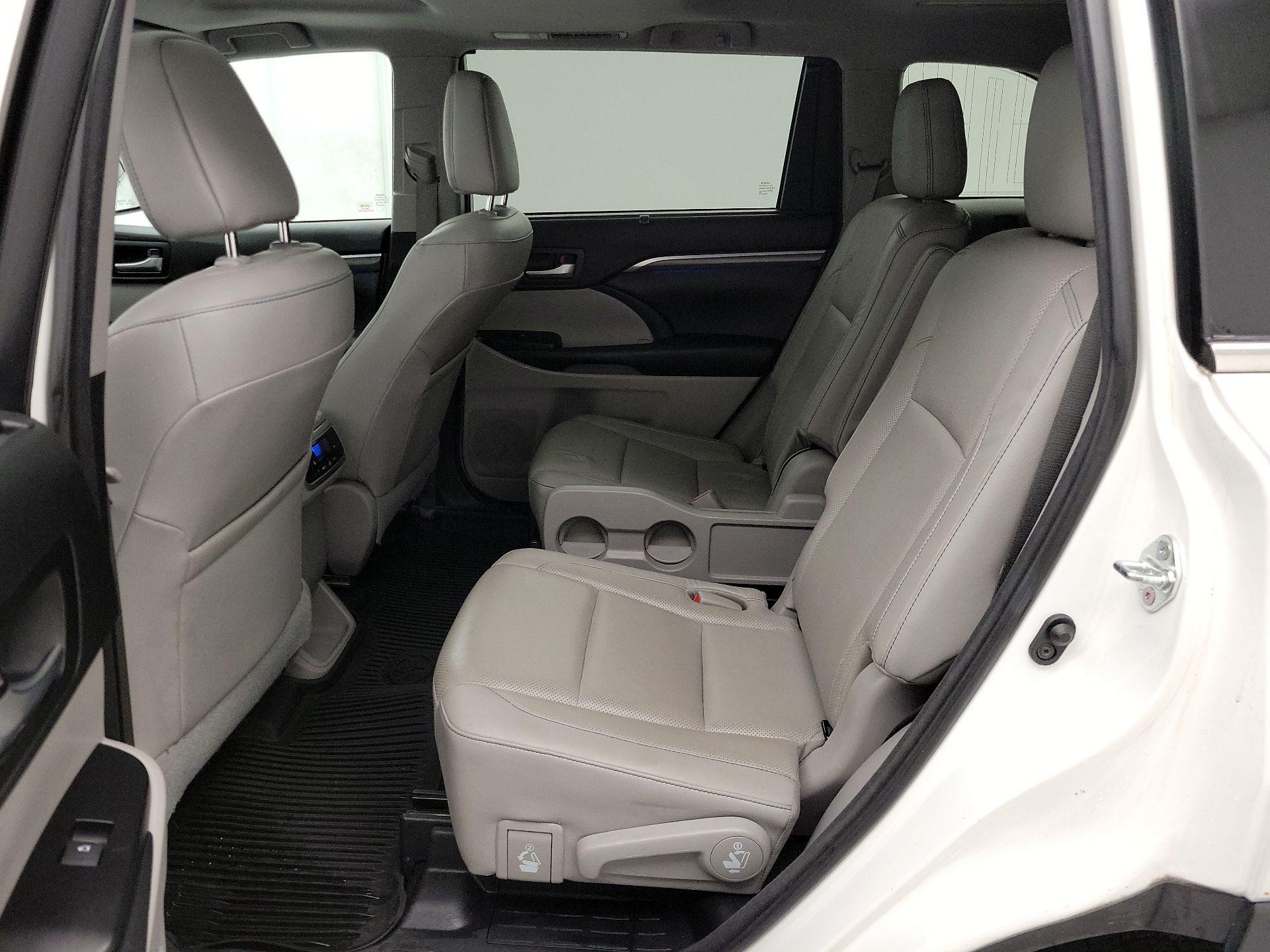 Thumbnail: 2018 Toyota Highlander - 20