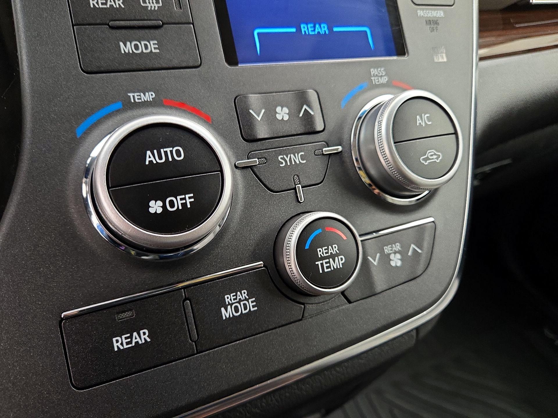 Thumbnail: 2017 Toyota Sienna - 16