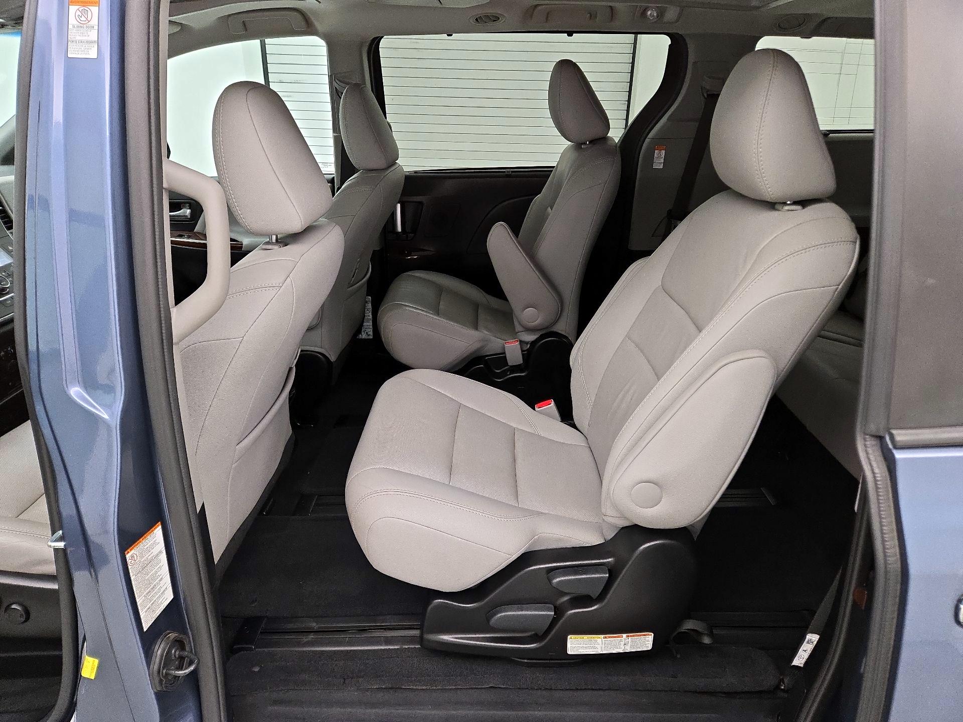 Thumbnail: 2017 Toyota Sienna - 18