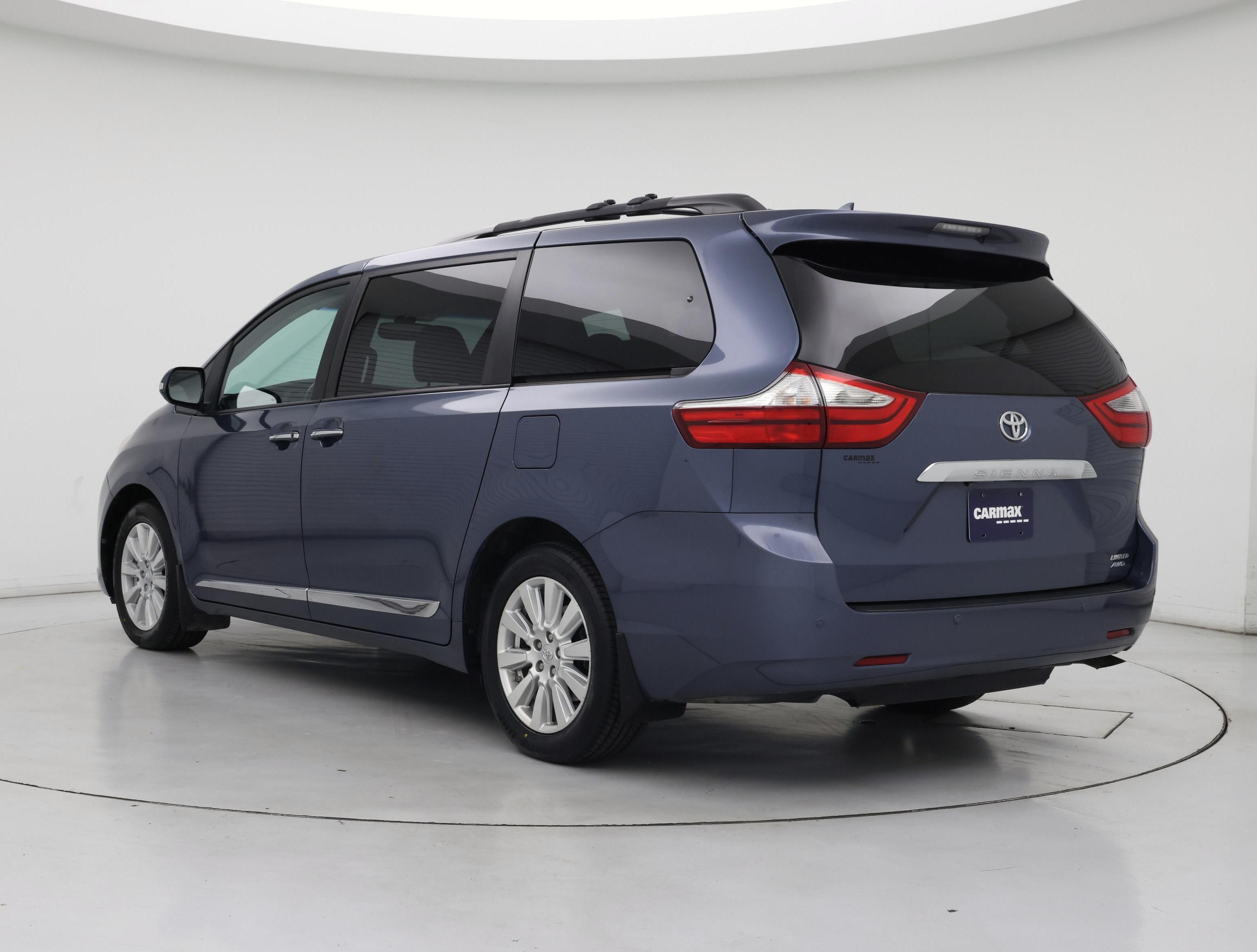 Thumbnail: 2017 Toyota Sienna - 2