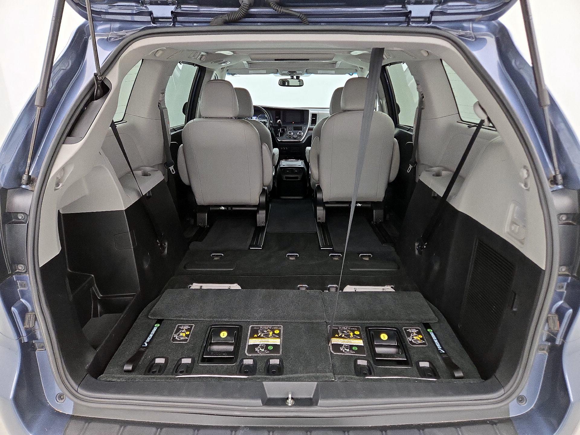 Thumbnail: 2017 Toyota Sienna - 19