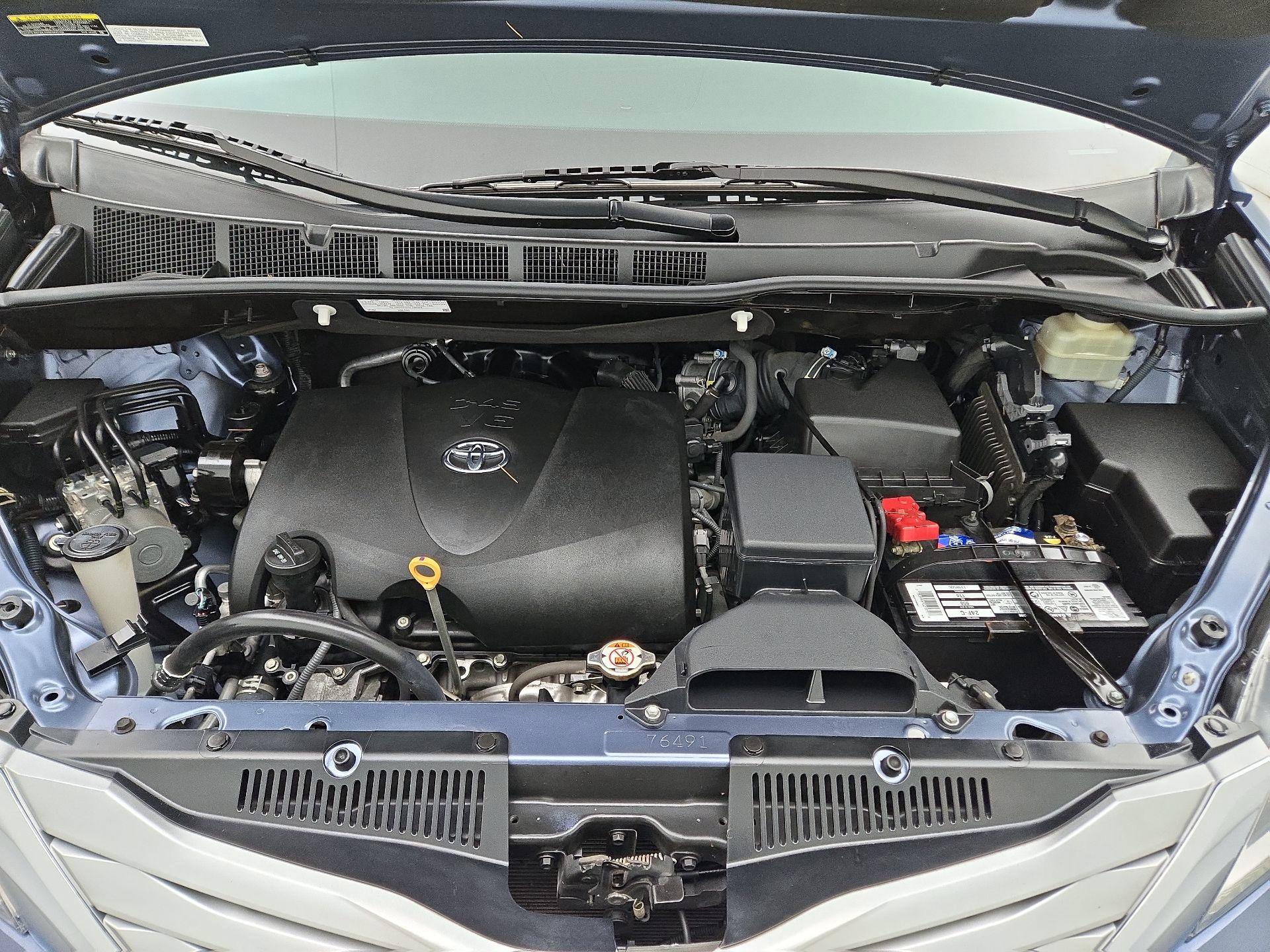 Thumbnail: 2017 Toyota Sienna - 20