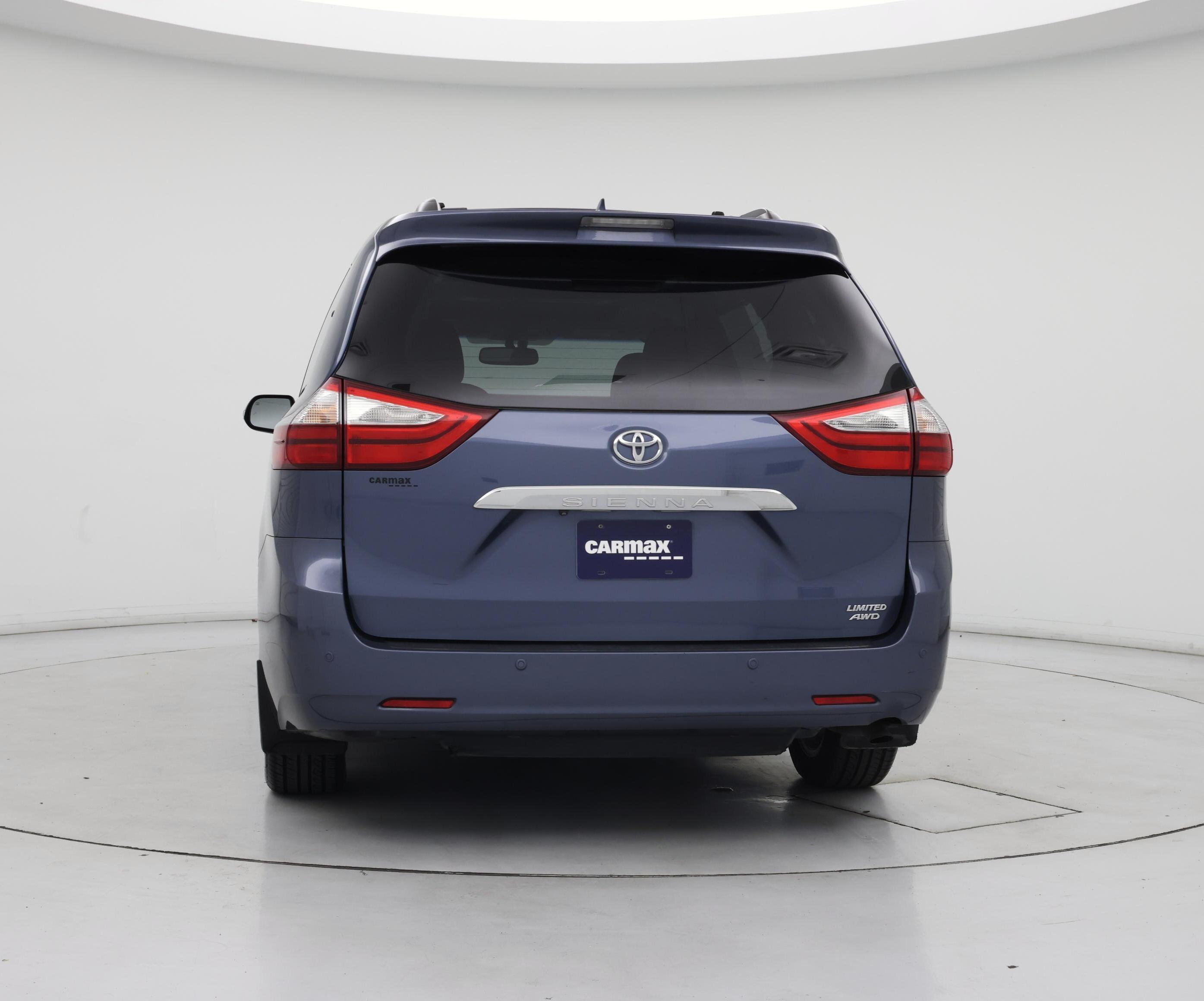 Thumbnail: 2017 Toyota Sienna - 6