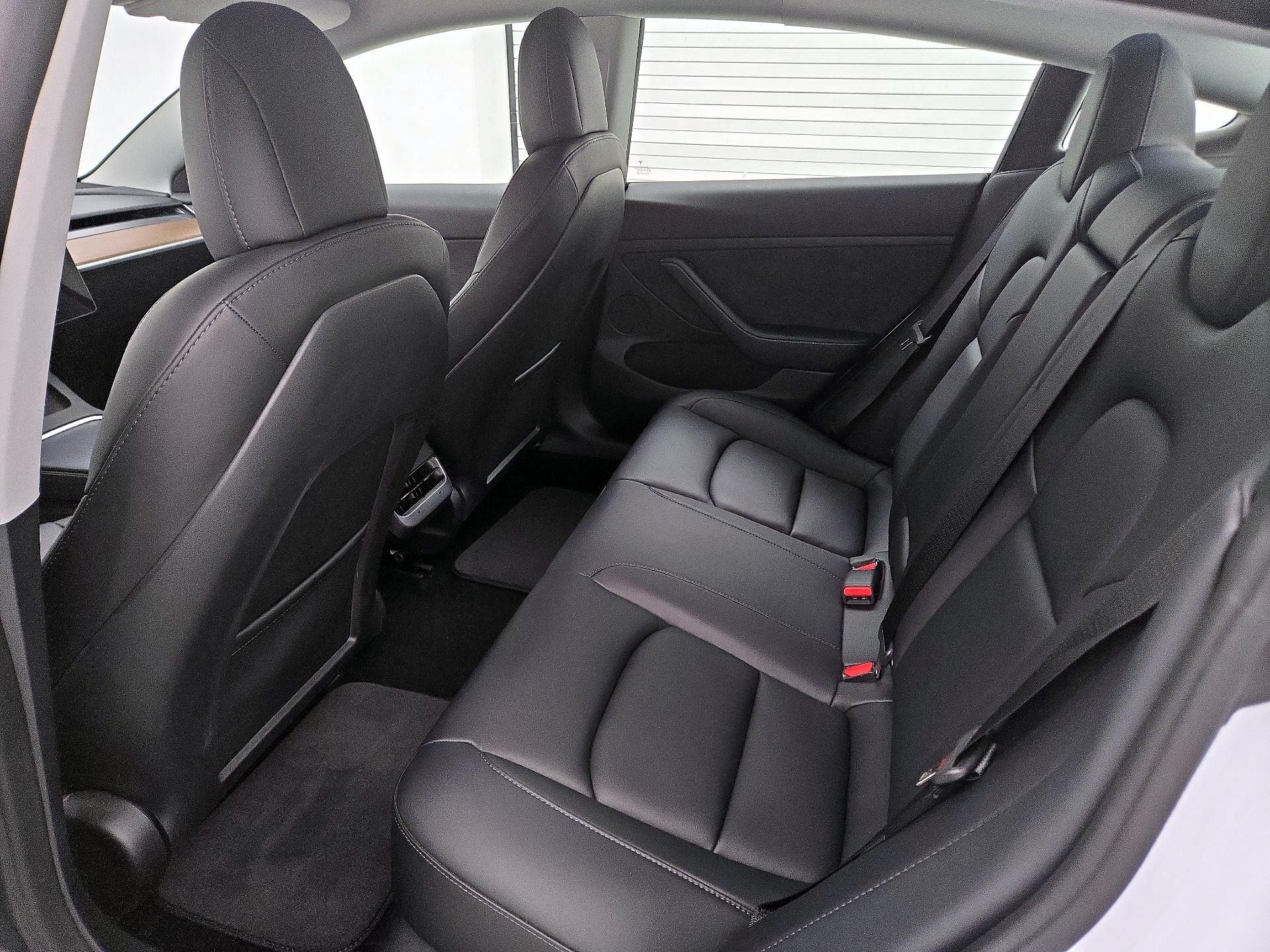 Thumbnail: 2022 Tesla Model 3 - 17