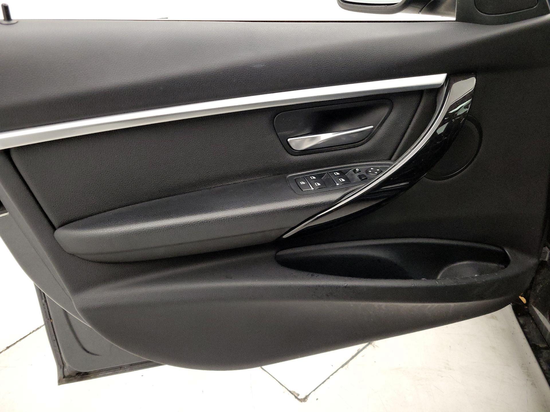 Thumbnail: 2017 BMW 3 Series - 12