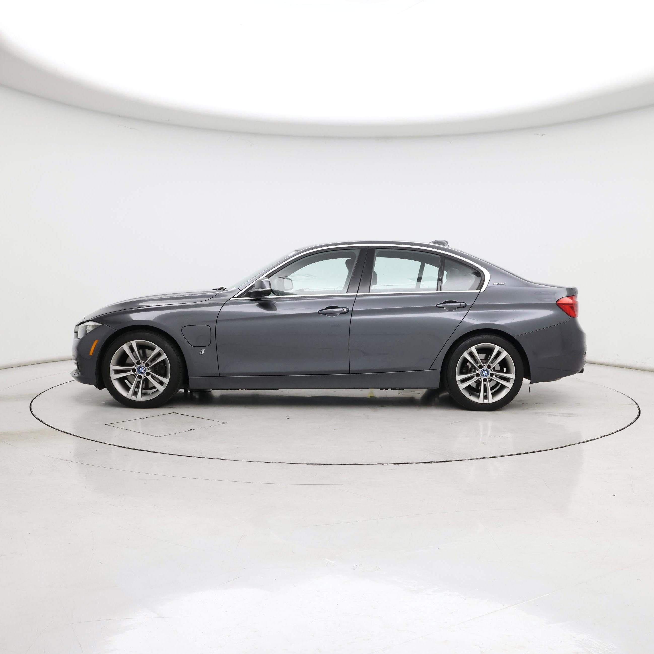 Thumbnail: 2017 BMW 3 Series - 3