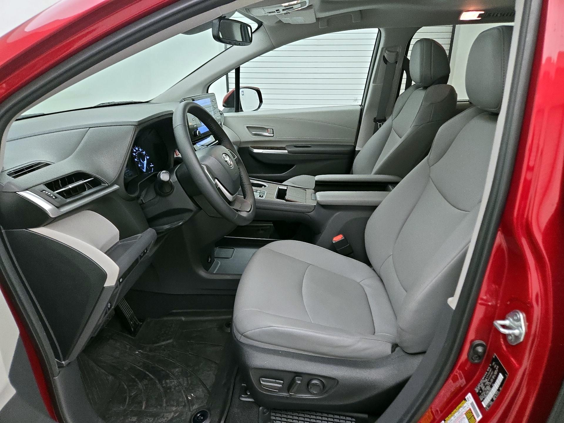 Thumbnail: 2022 Toyota Sienna - 11