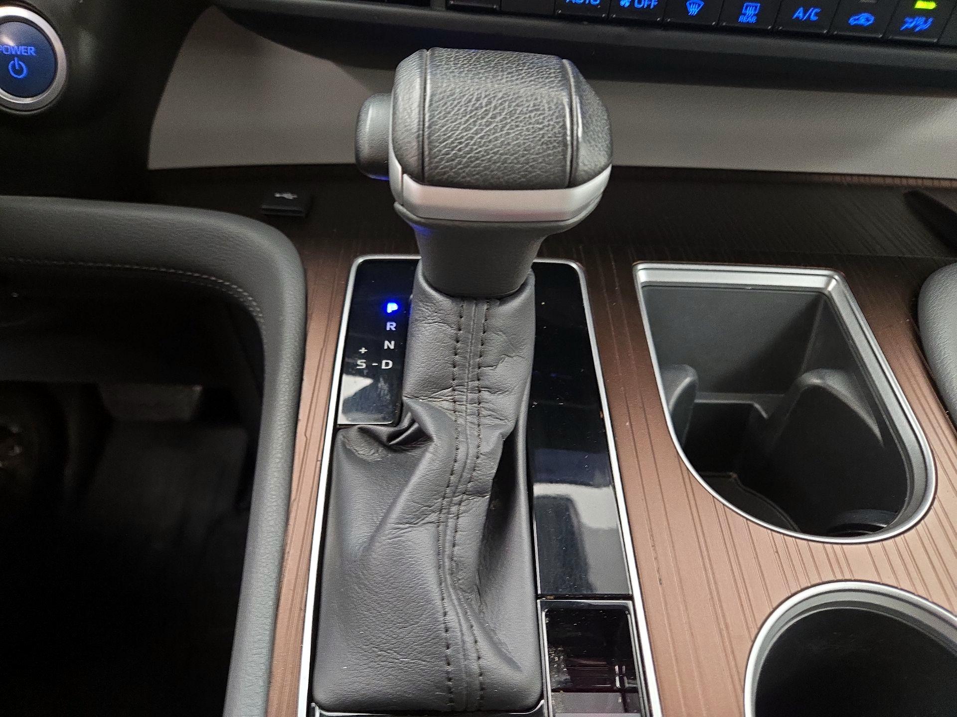 Thumbnail: 2022 Toyota Sienna - 17