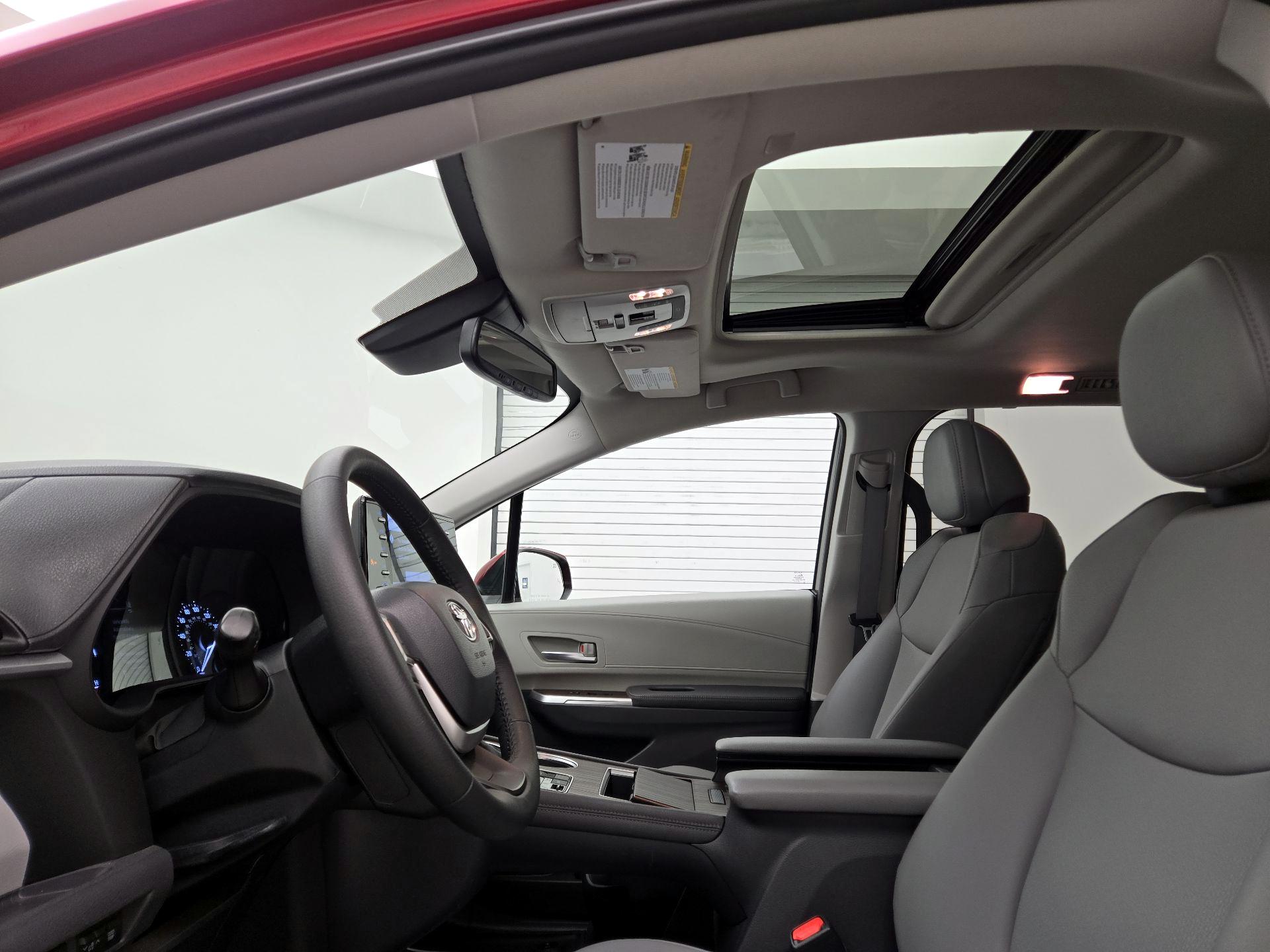 Thumbnail: 2022 Toyota Sienna - 19