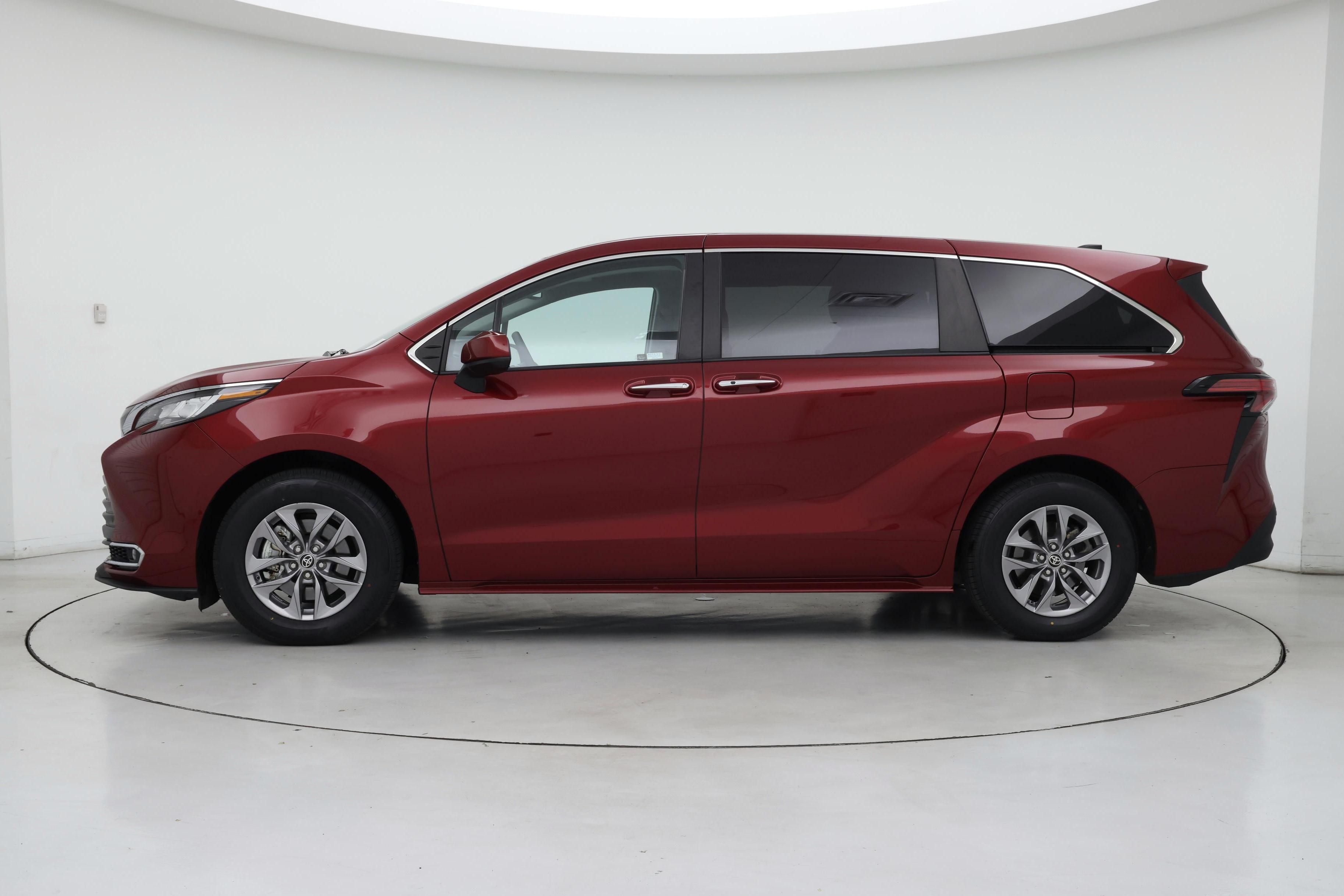 Thumbnail: 2022 Toyota Sienna - 3