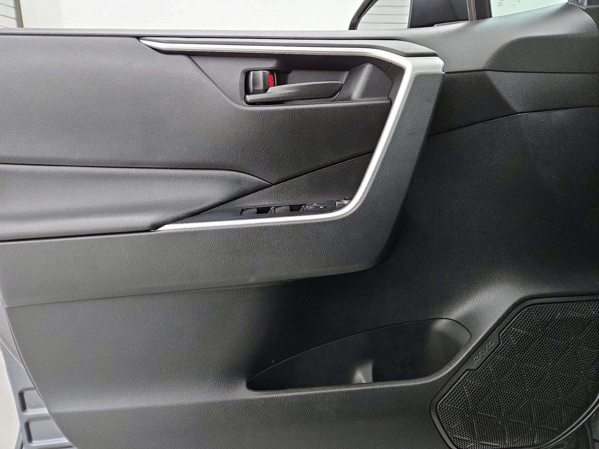 Thumbnail: 2021 Toyota RAV4 - 12