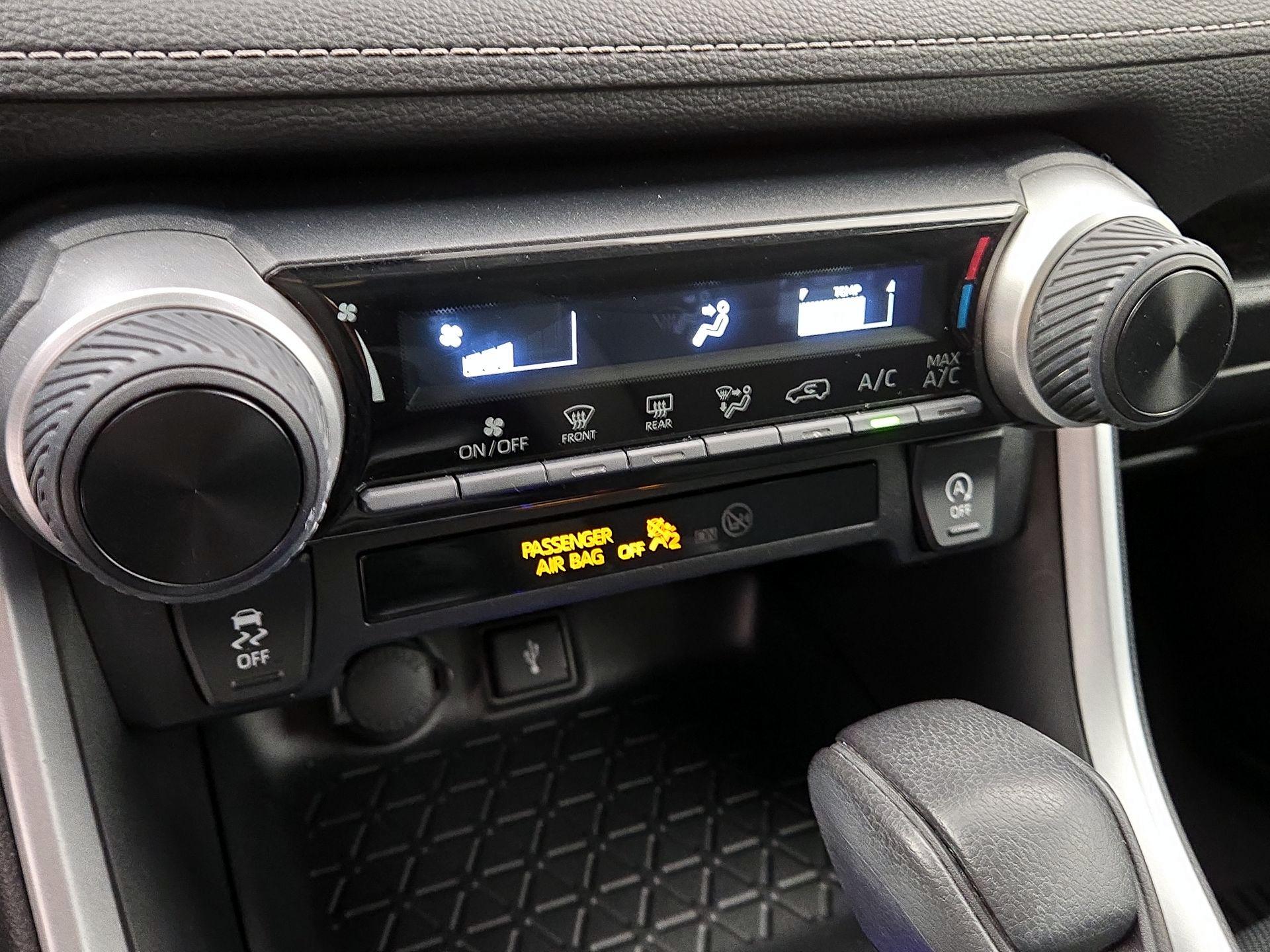 Thumbnail: 2021 Toyota RAV4 - 16