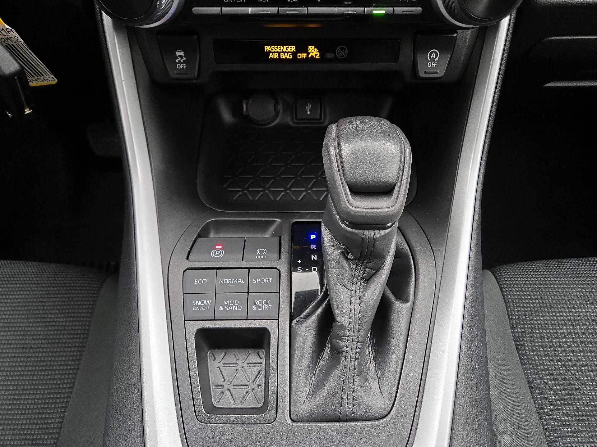 Thumbnail: 2021 Toyota RAV4 - 17