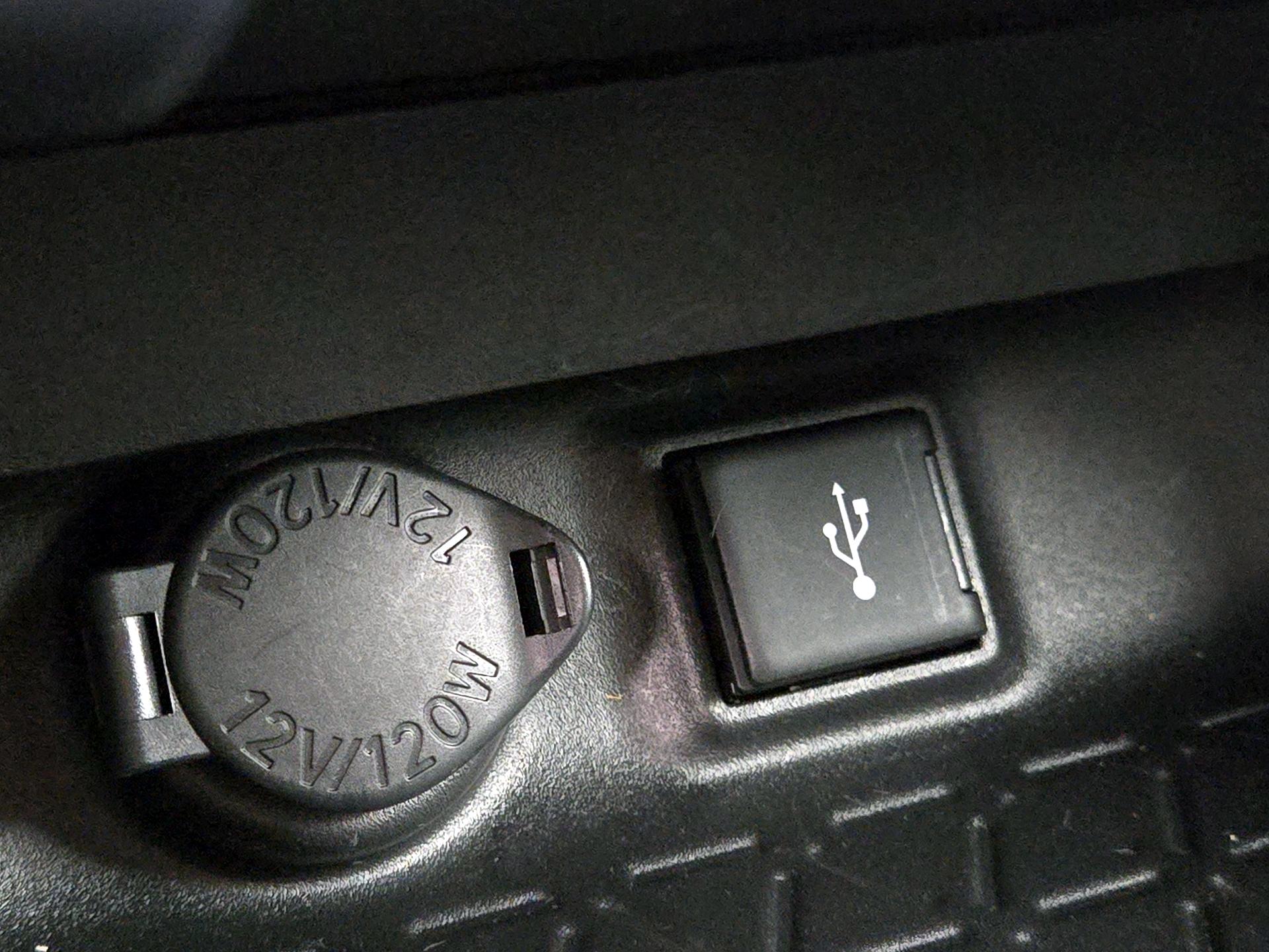 Thumbnail: 2021 Toyota RAV4 - 18