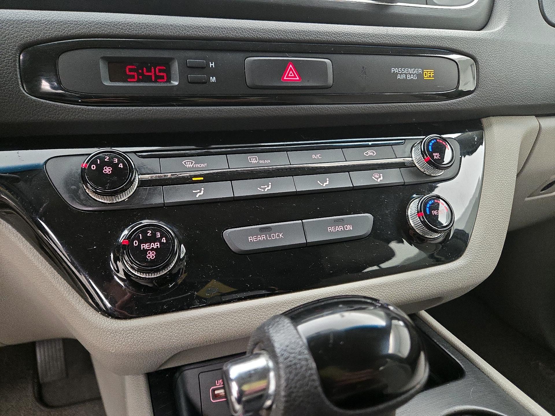 Thumbnail: 2016 Kia Sedona - 16