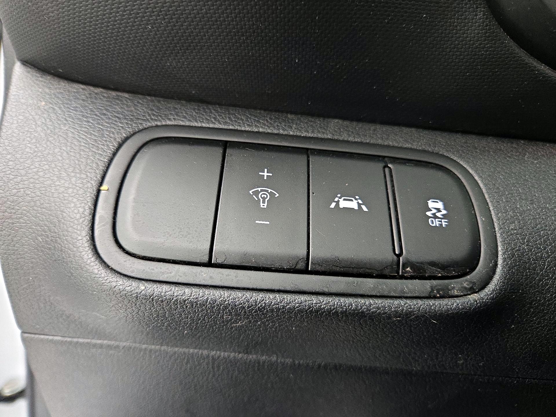 Thumbnail: 2021 Hyundai Venue - 13