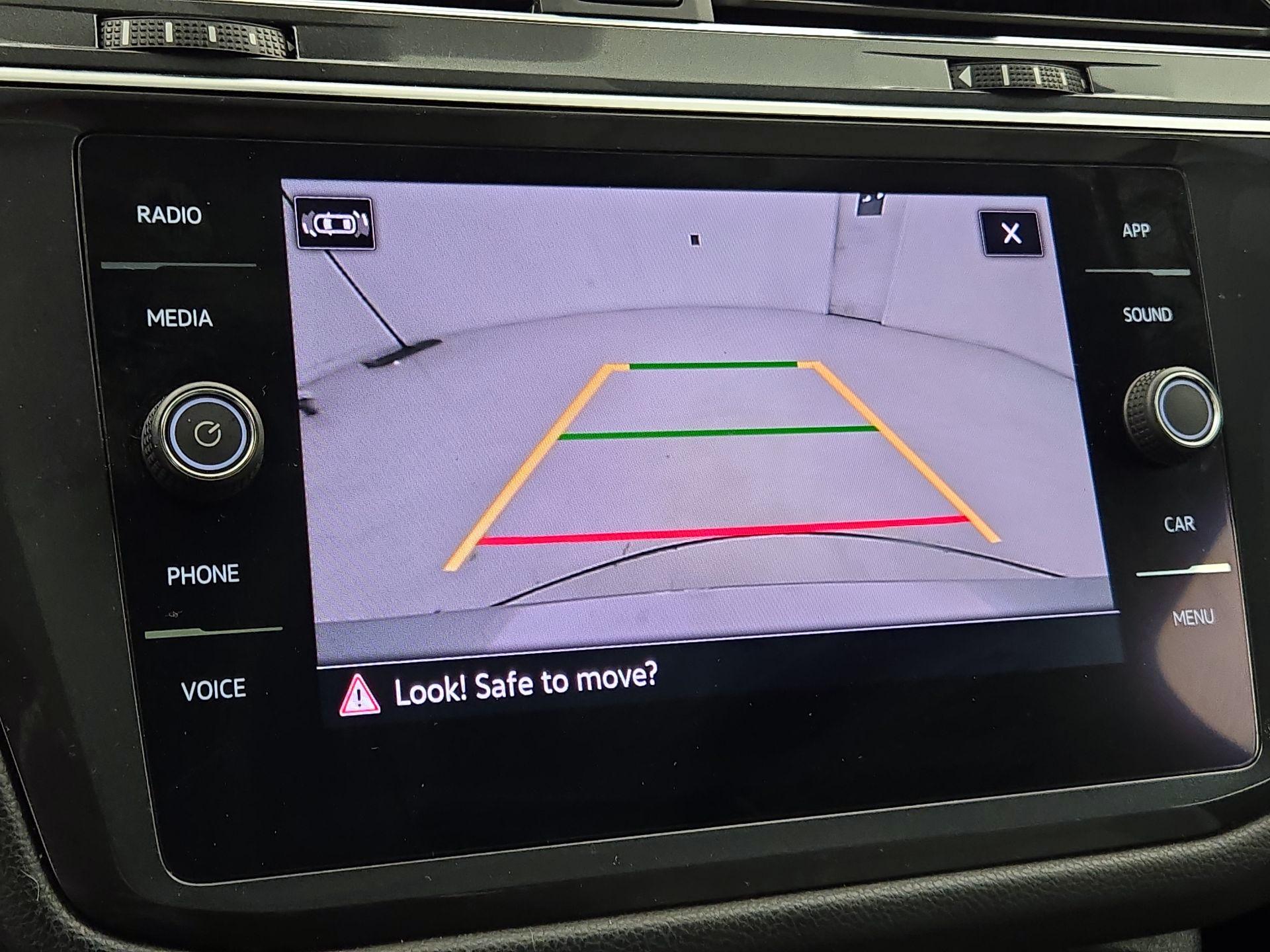 Thumbnail: 2021 Volkswagen Tiguan - 14