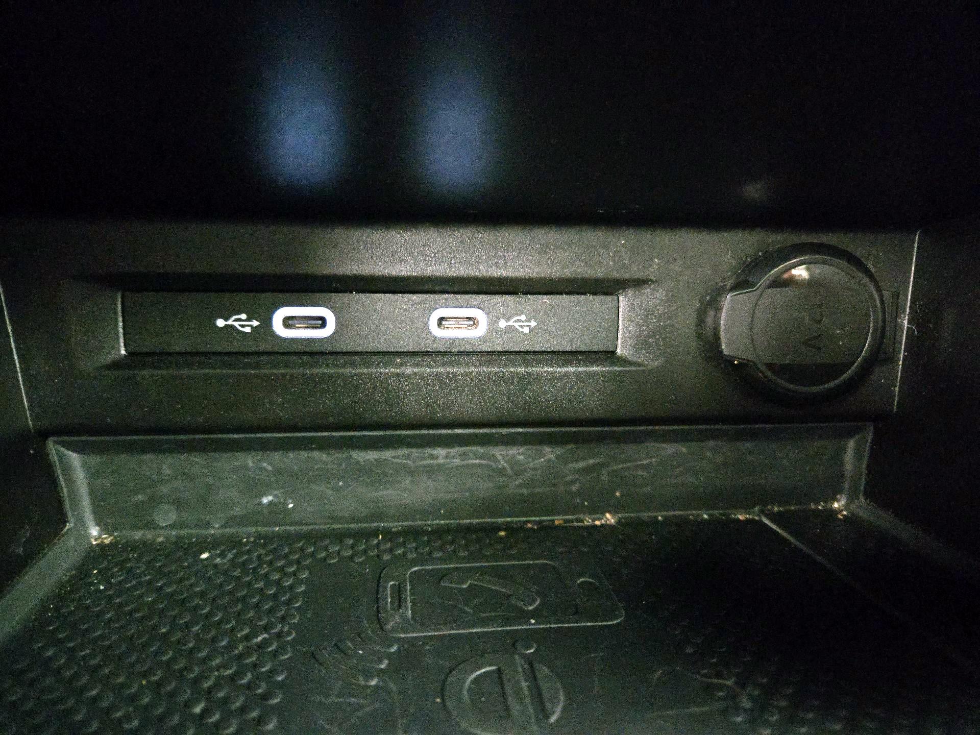 Thumbnail: 2021 Volkswagen Tiguan - 18