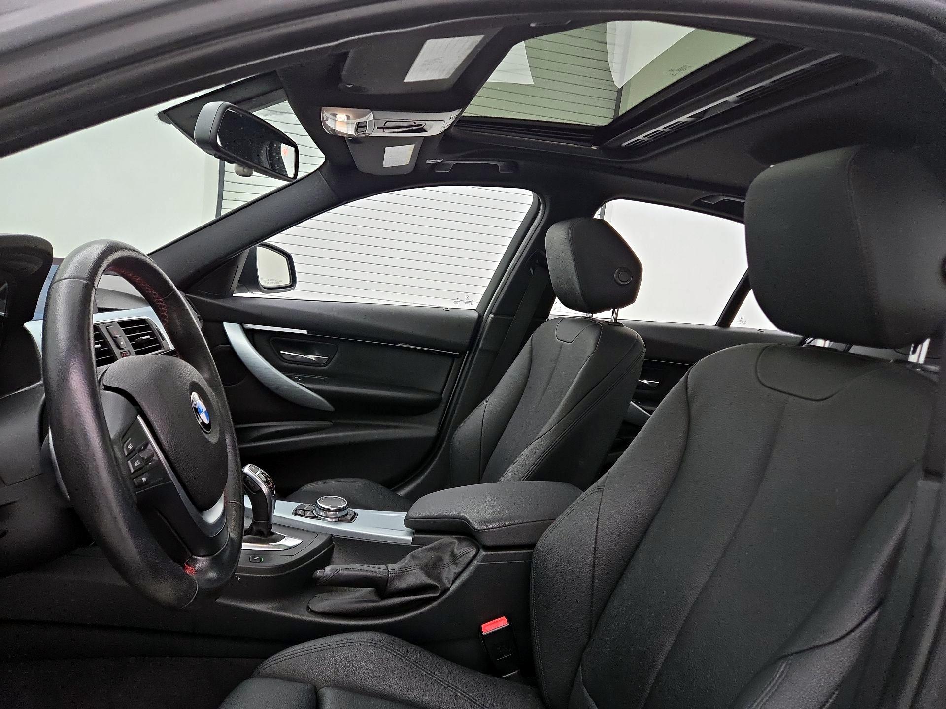 Thumbnail: 2016 BMW 3 Series - 18