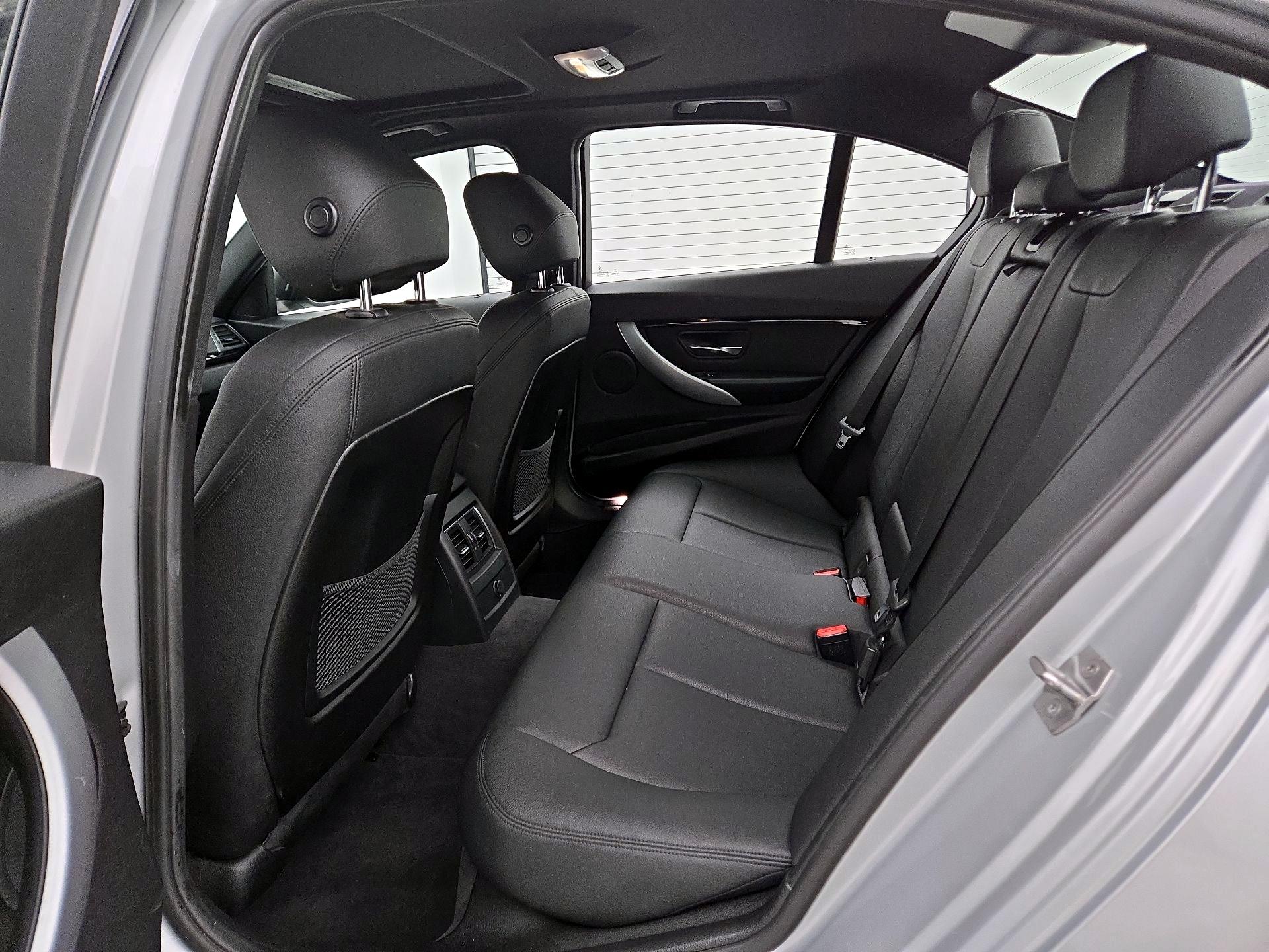 Thumbnail: 2016 BMW 3 Series - 19