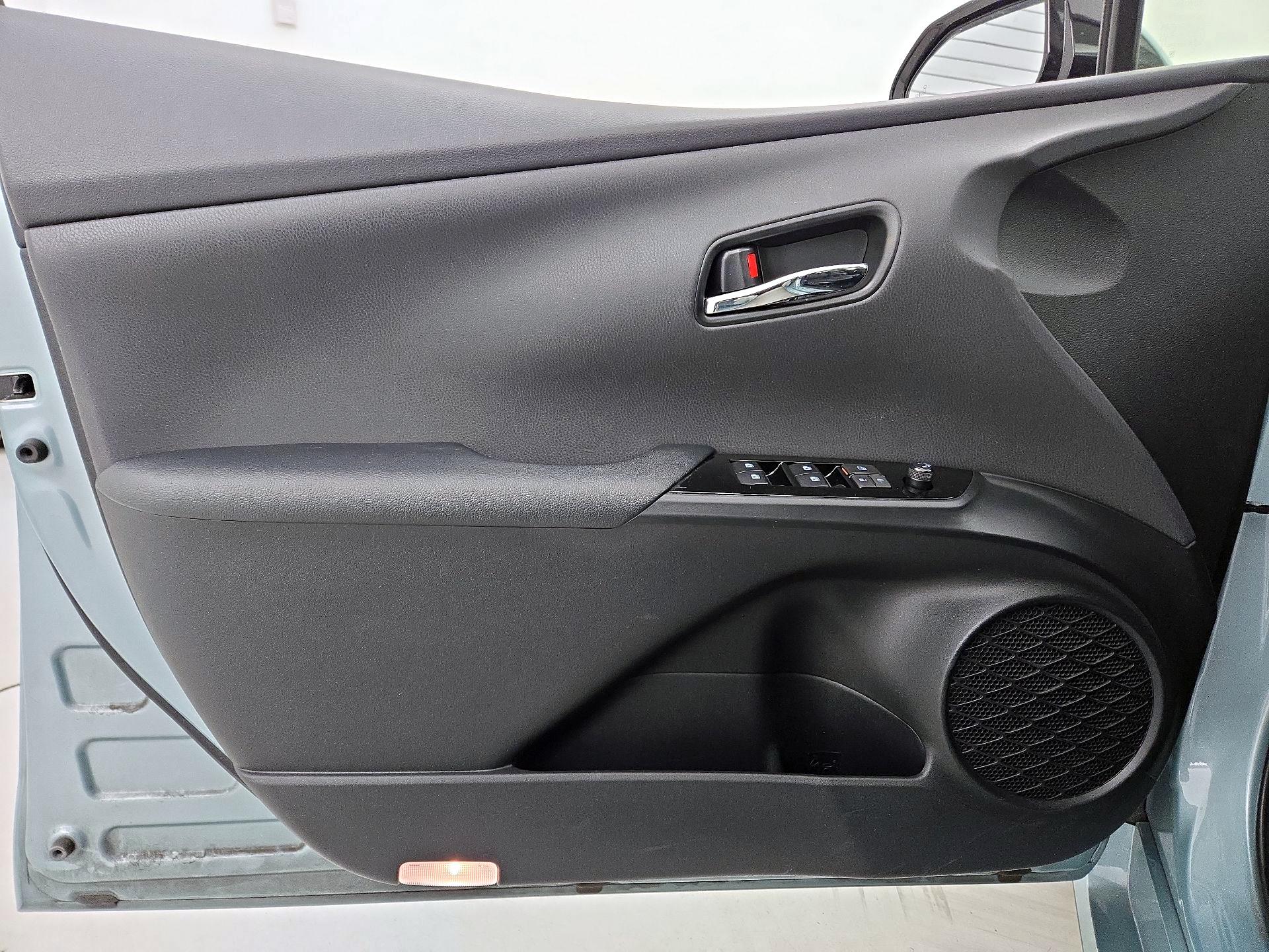 Thumbnail: 2017 Toyota Prius - 12