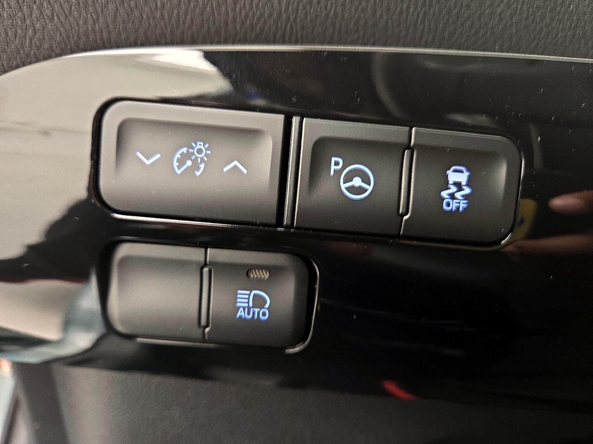 Thumbnail: 2017 Toyota Prius - 13