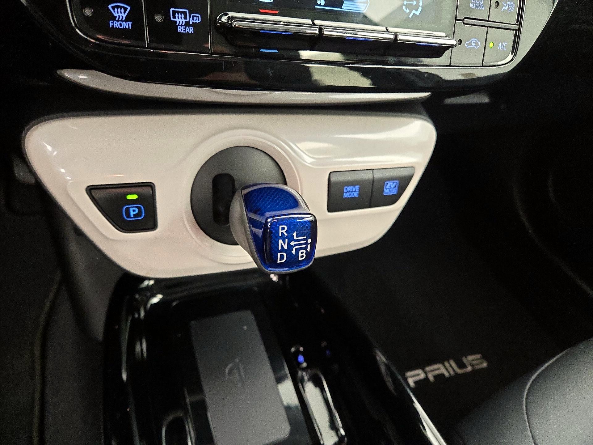 Thumbnail: 2017 Toyota Prius - 17