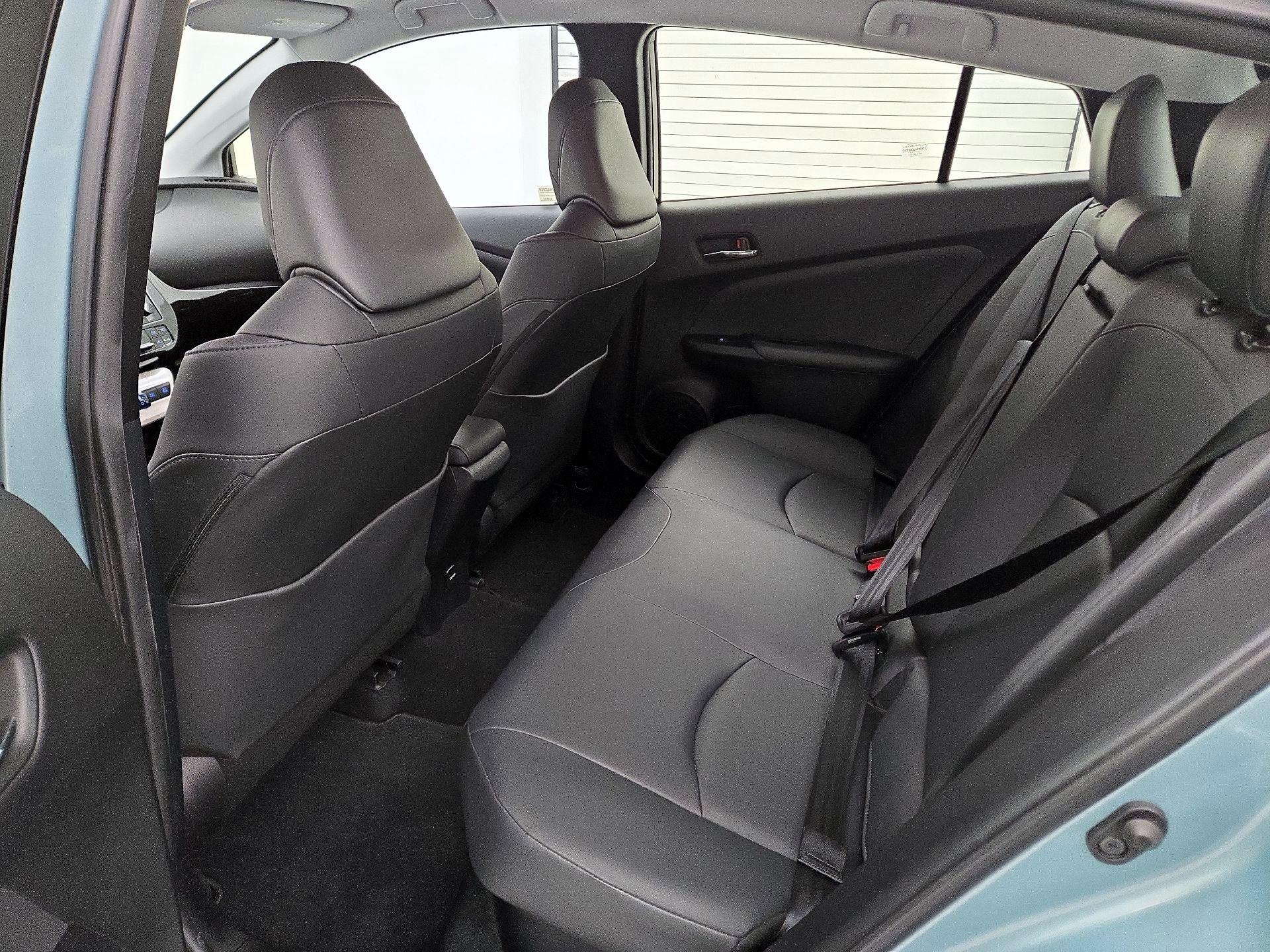 Thumbnail: 2017 Toyota Prius - 18