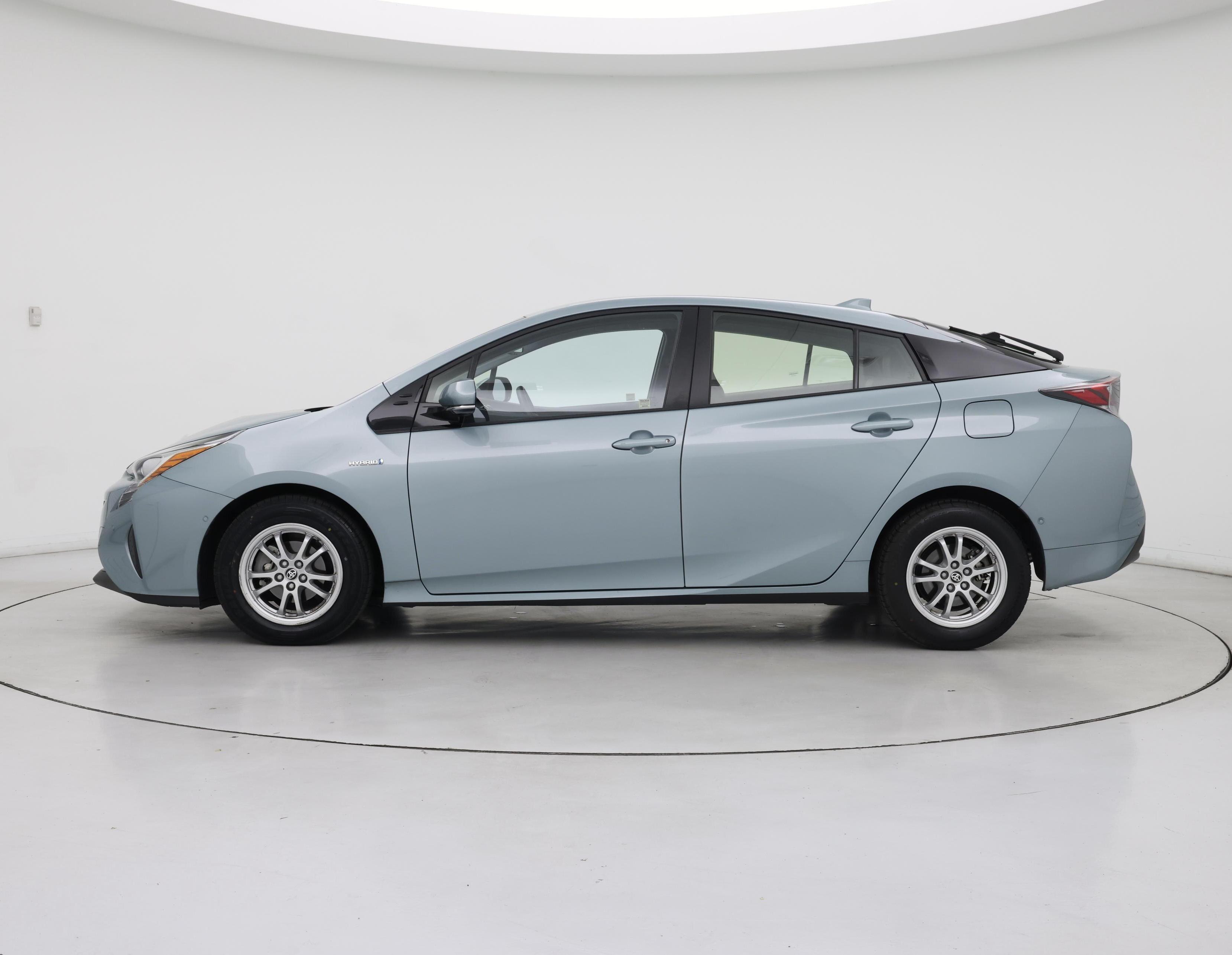 Thumbnail: 2017 Toyota Prius - 3