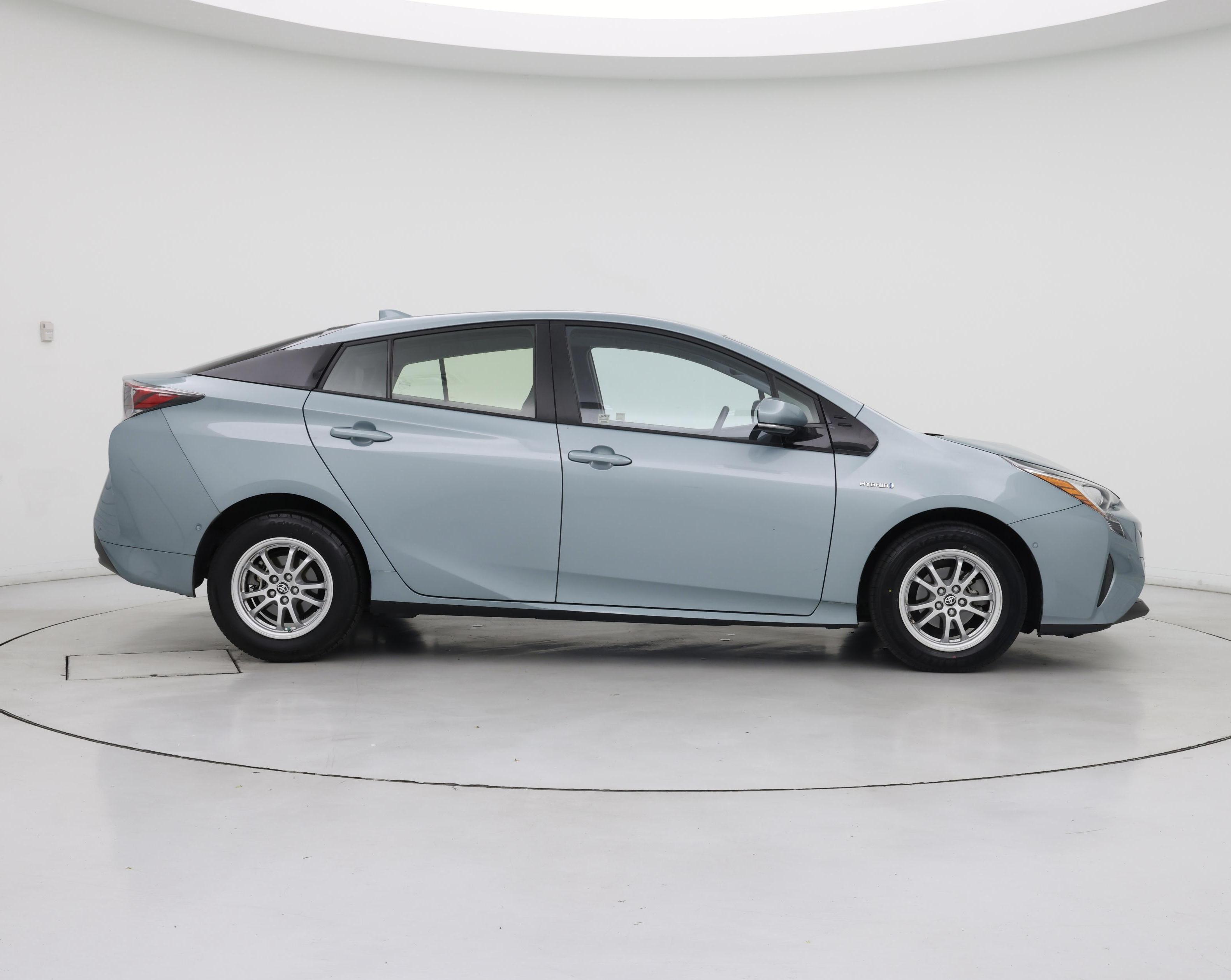 Thumbnail: 2017 Toyota Prius - 7