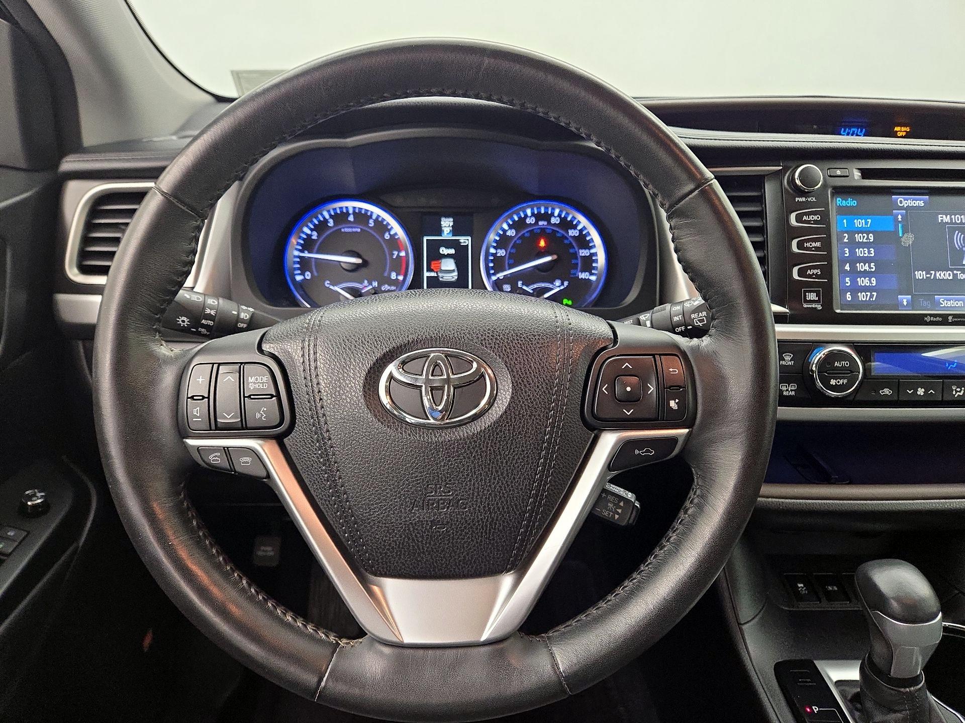 Thumbnail: 2015 Toyota Highlander - 10