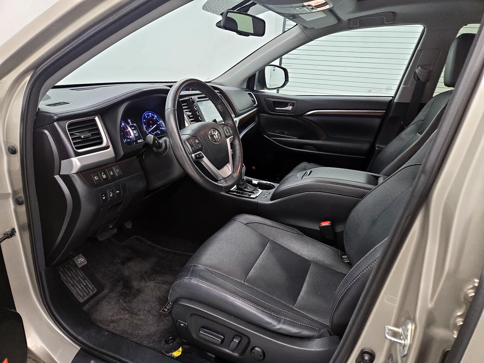 Thumbnail: 2015 Toyota Highlander - 11