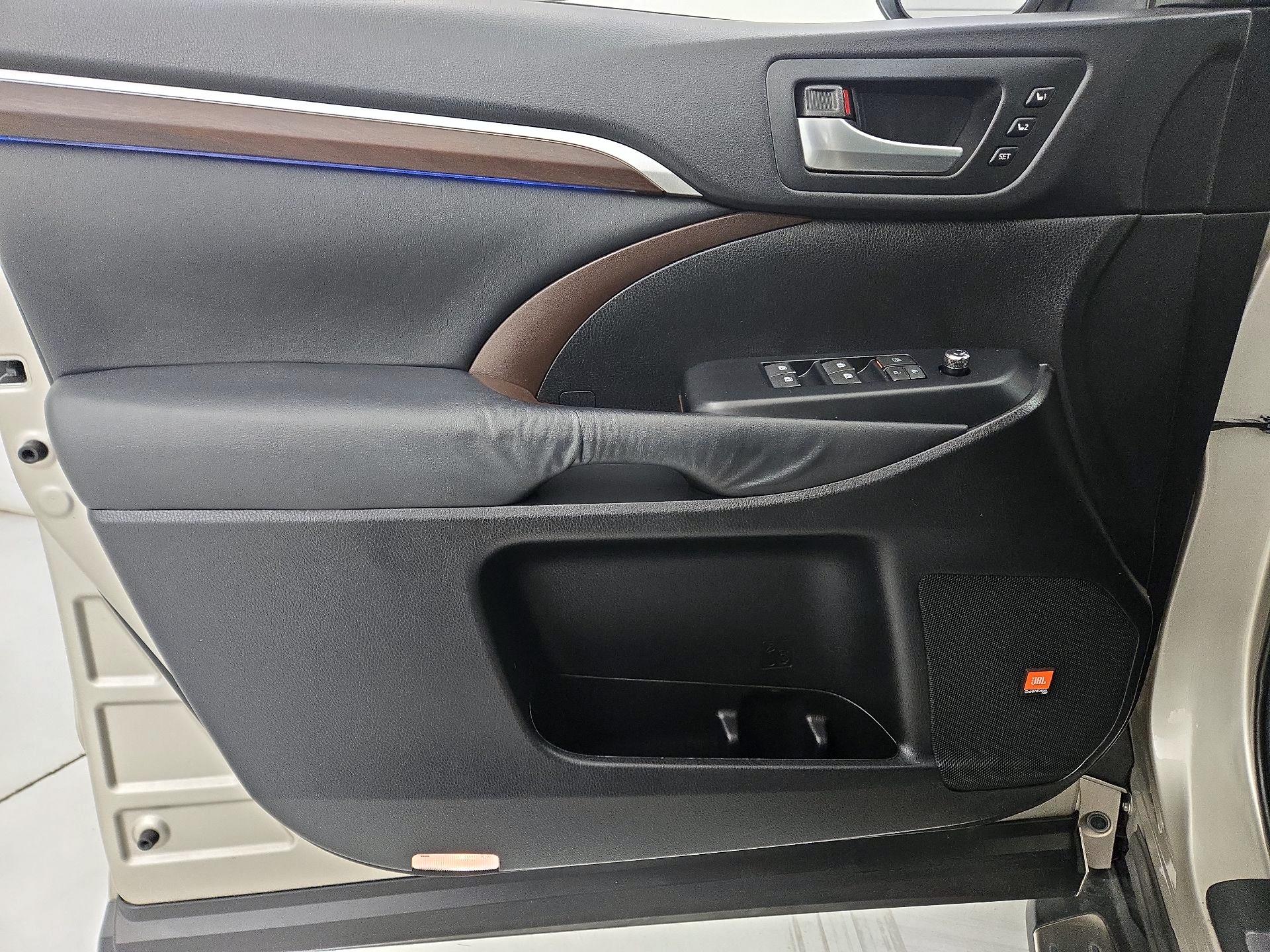 Thumbnail: 2015 Toyota Highlander - 12