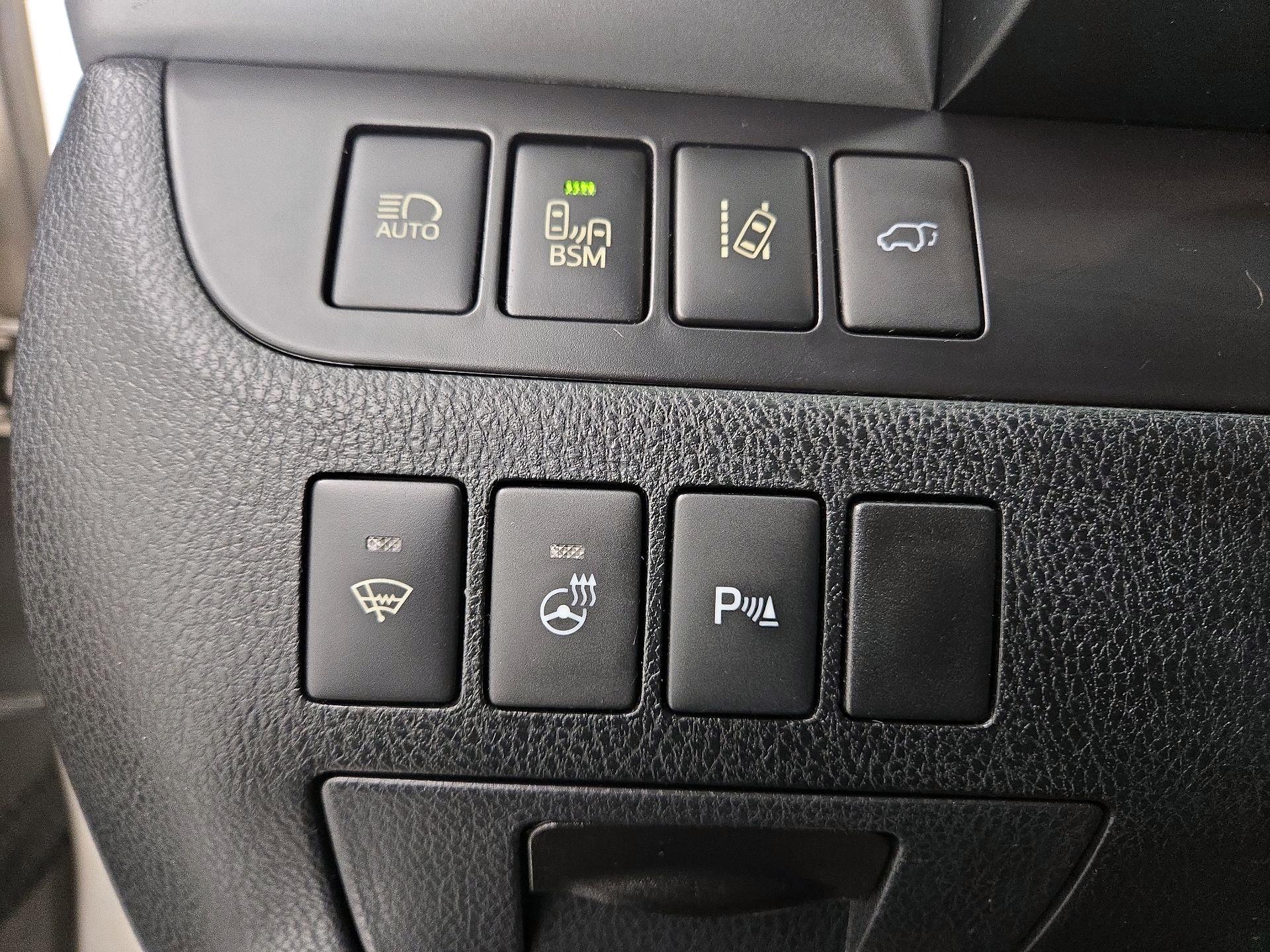 Thumbnail: 2015 Toyota Highlander - 13