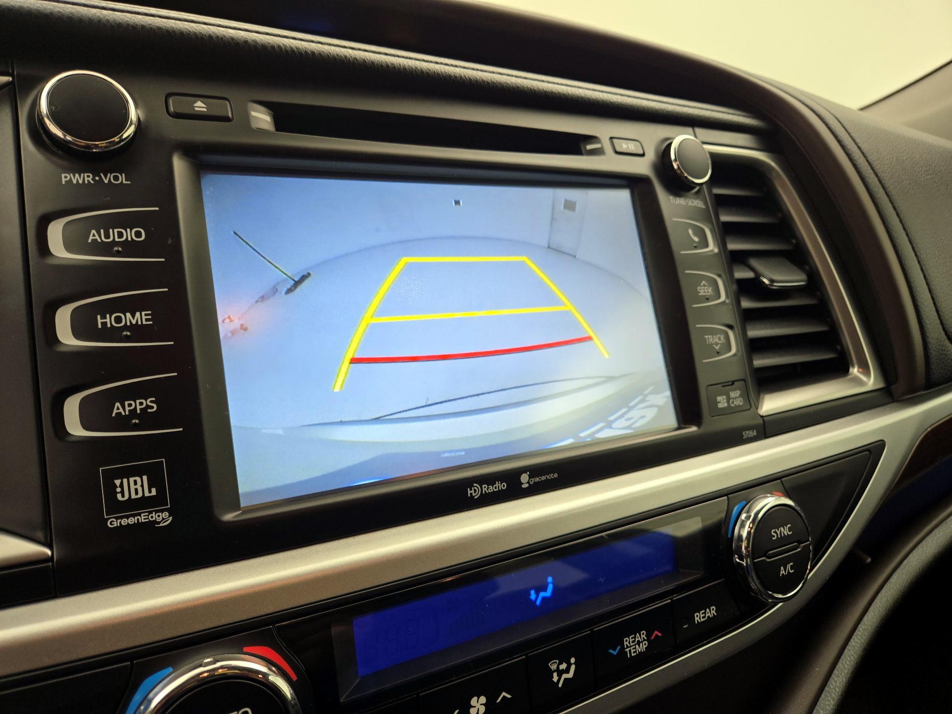 Thumbnail: 2015 Toyota Highlander - 14