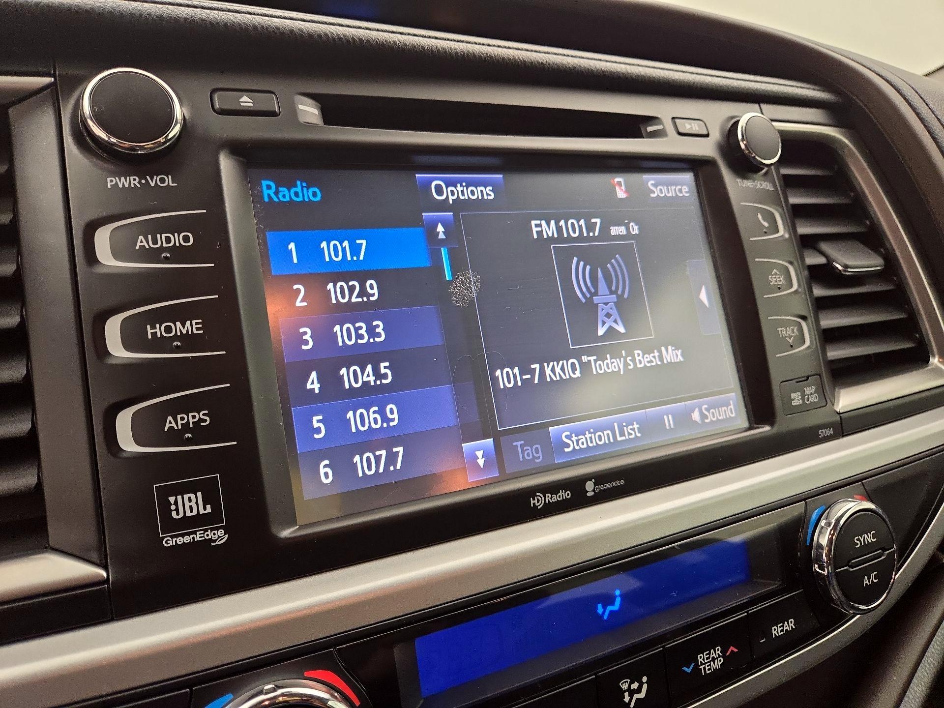 Thumbnail: 2015 Toyota Highlander - 15