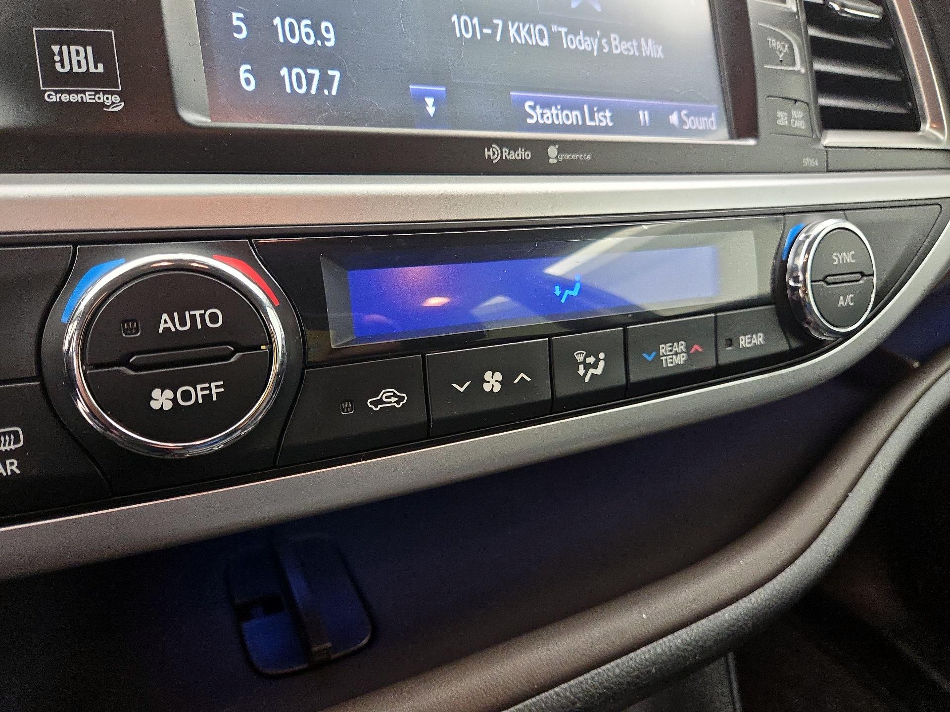 Thumbnail: 2015 Toyota Highlander - 16