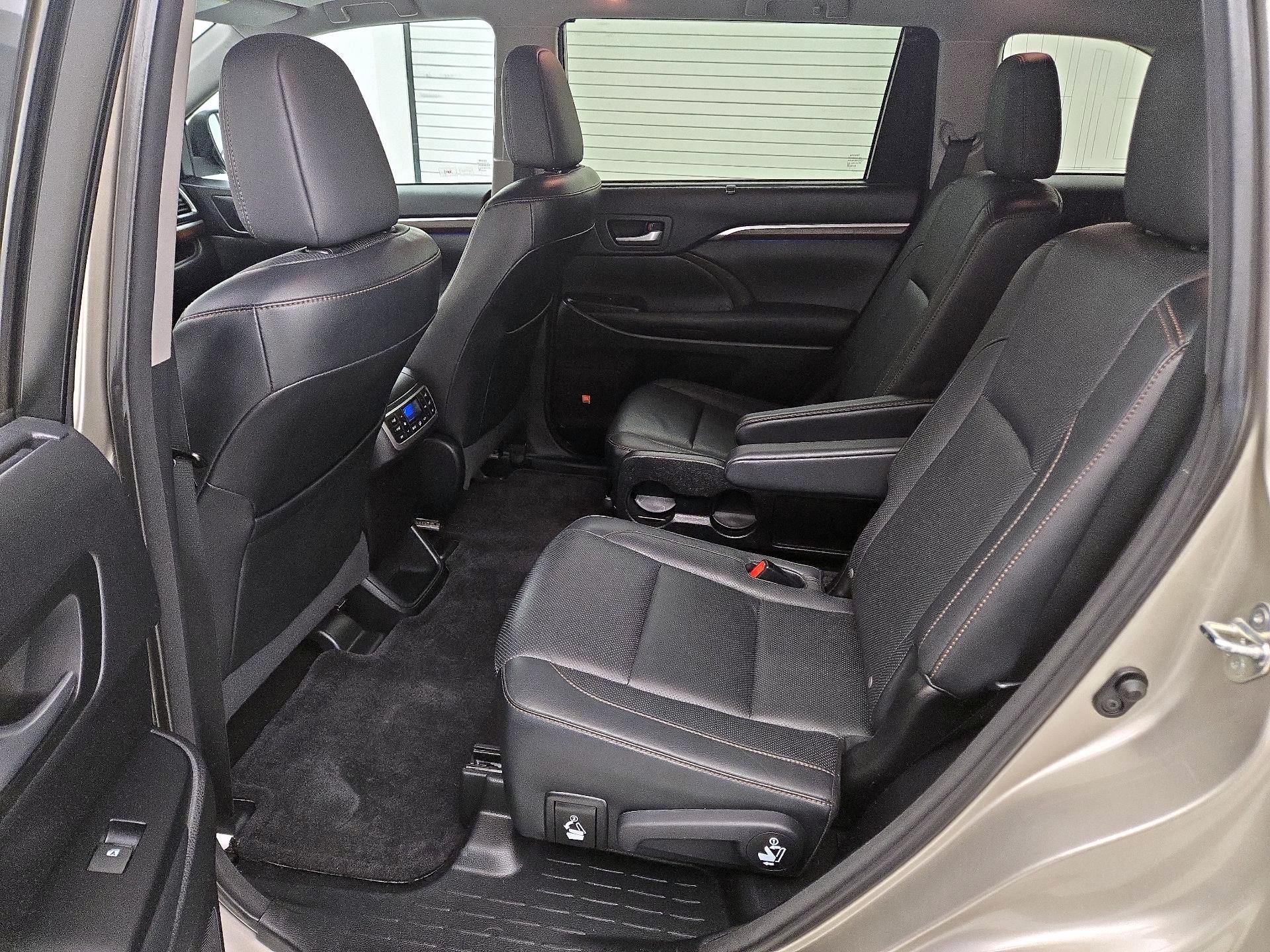 Thumbnail: 2015 Toyota Highlander - 18