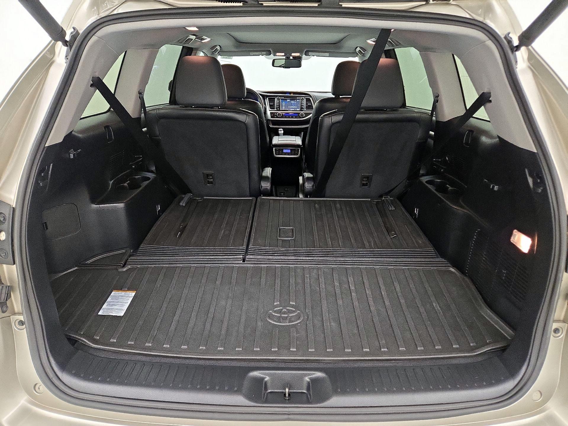 Thumbnail: 2015 Toyota Highlander - 19