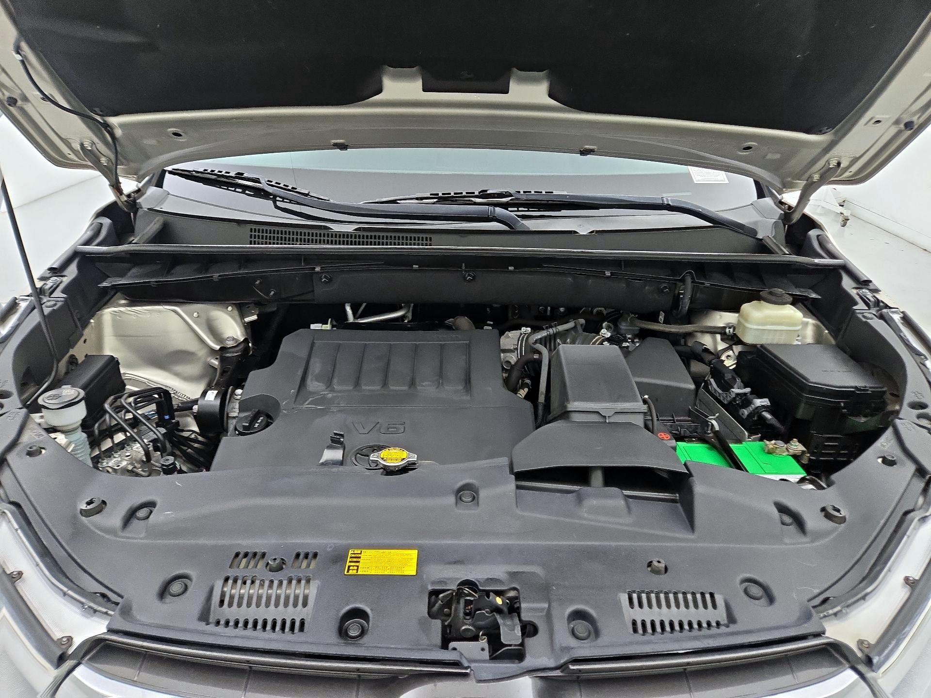 Thumbnail: 2015 Toyota Highlander - 20