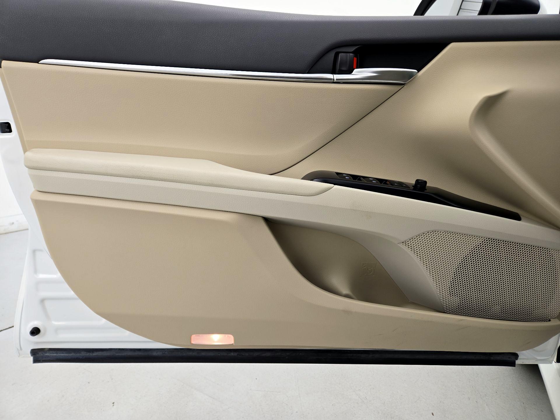 Thumbnail: 2018 Toyota Camry - 12