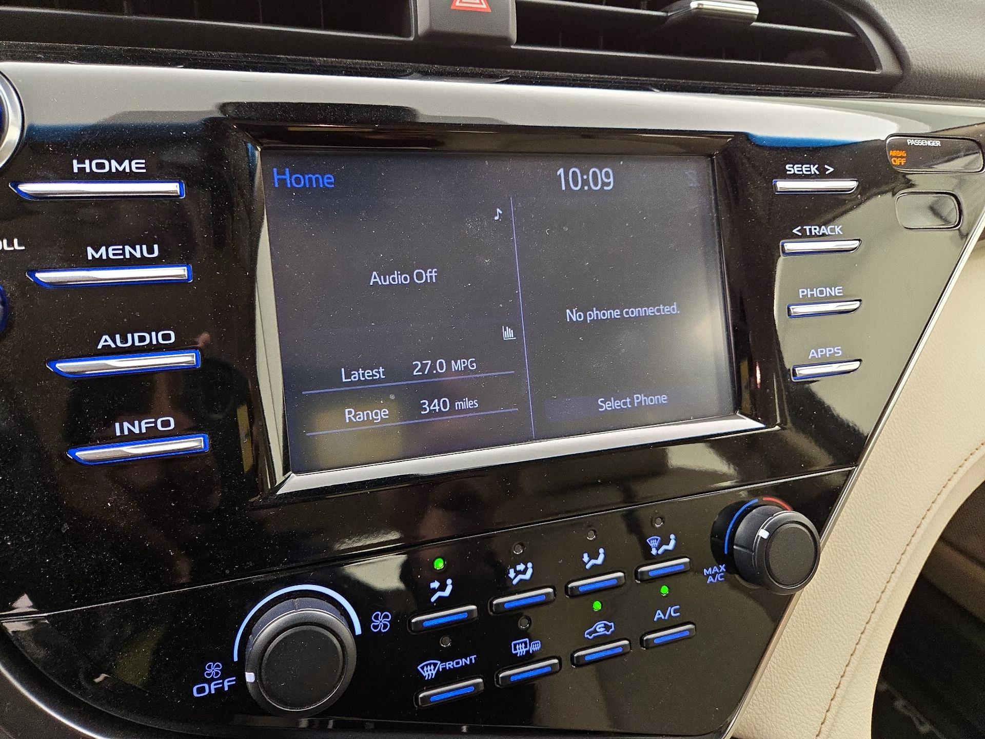 Thumbnail: 2018 Toyota Camry - 15