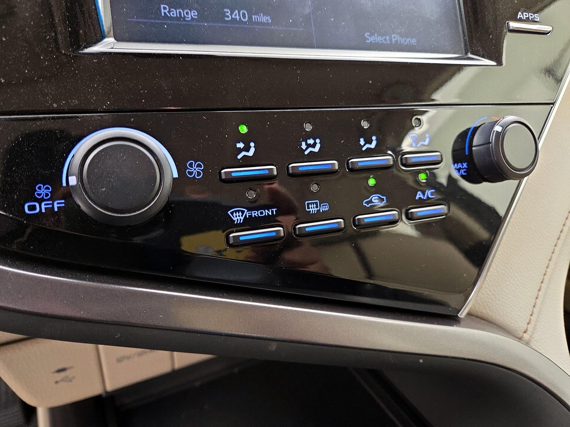 Thumbnail: 2018 Toyota Camry - 16