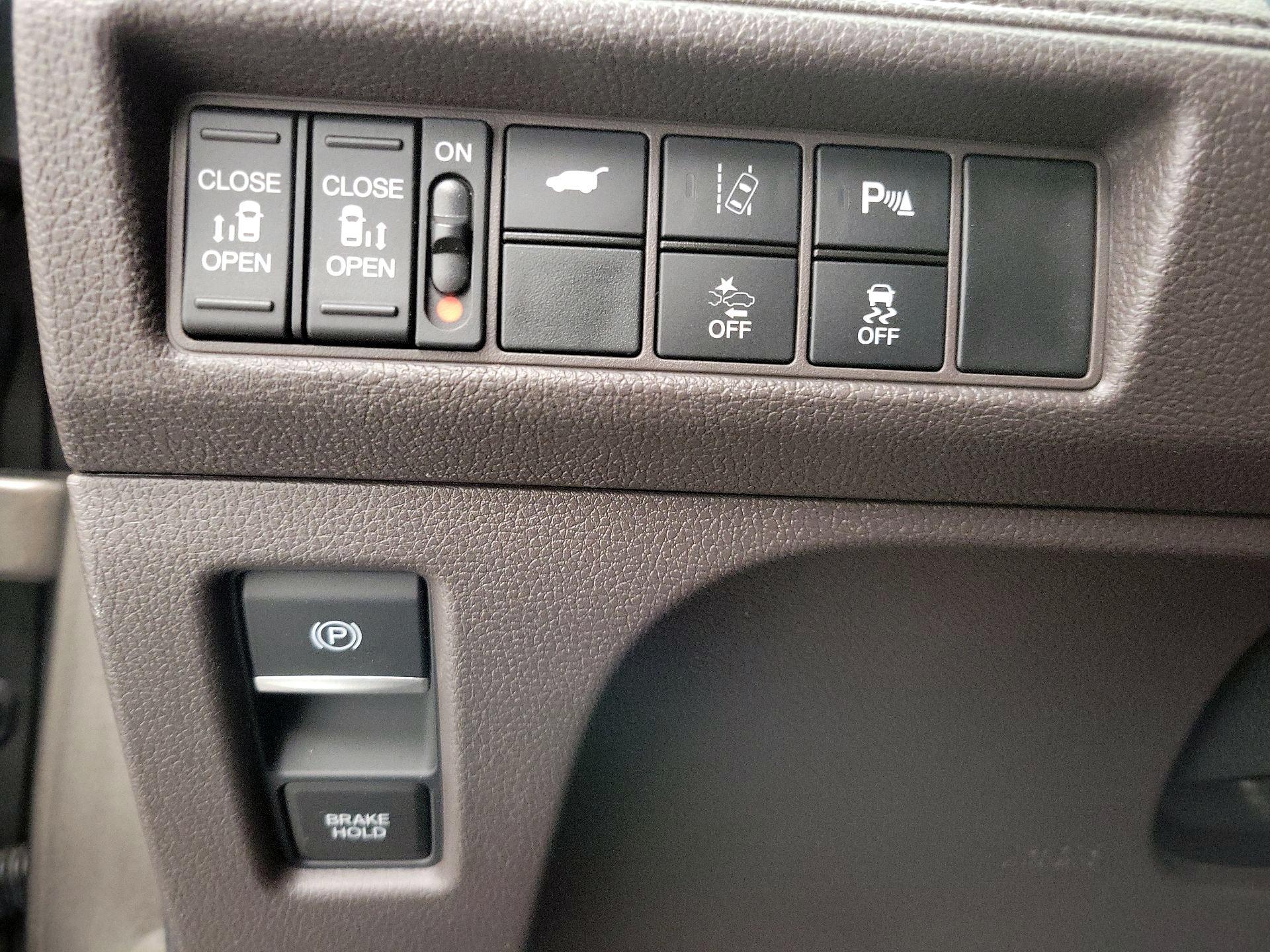 Thumbnail: 2019 Honda Odyssey - 13