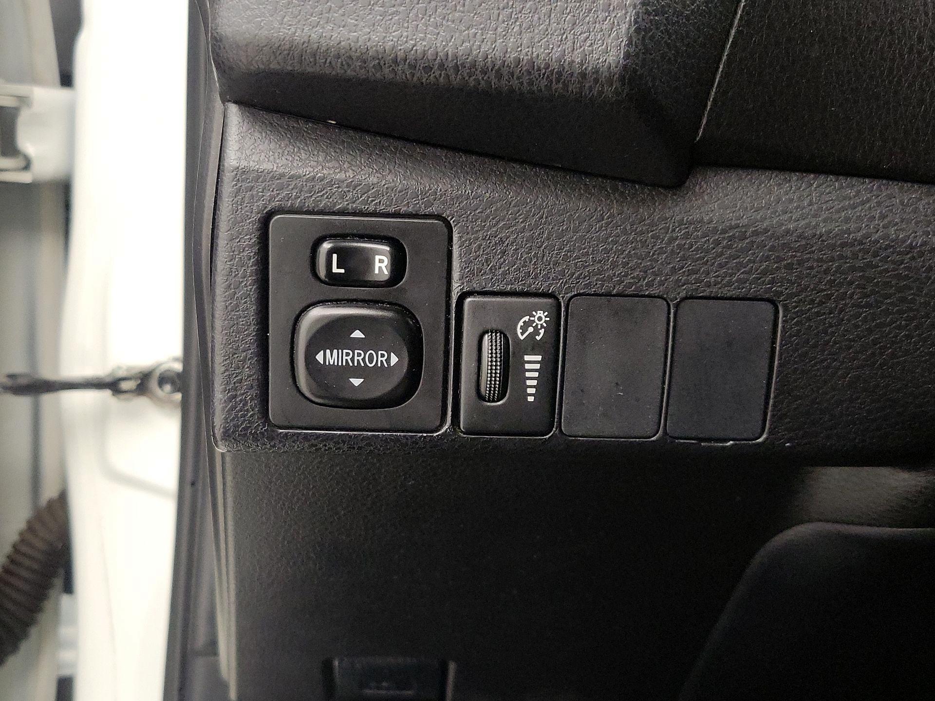 Thumbnail: 2015 Toyota Corolla - 13