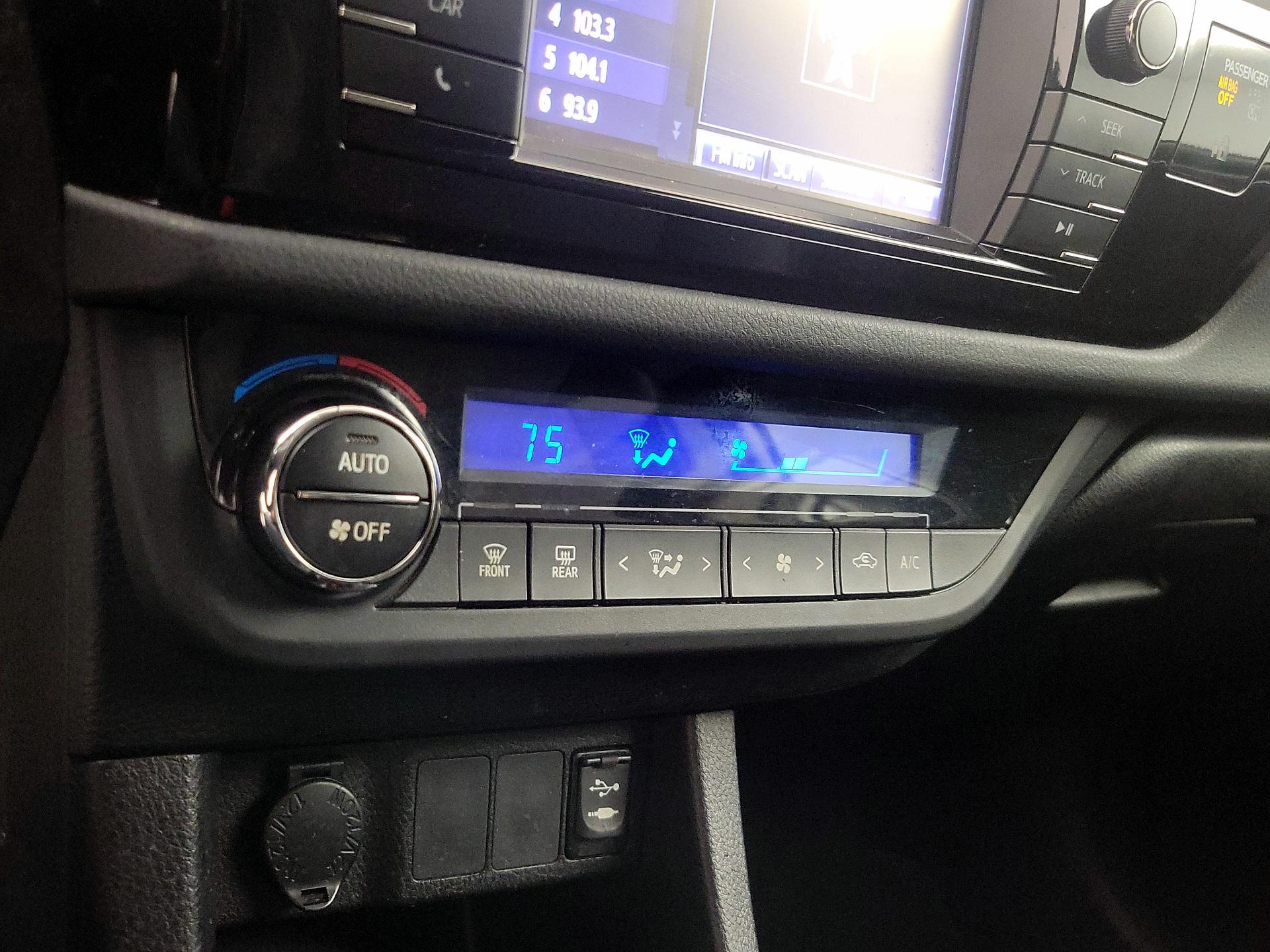 Thumbnail: 2015 Toyota Corolla - 16